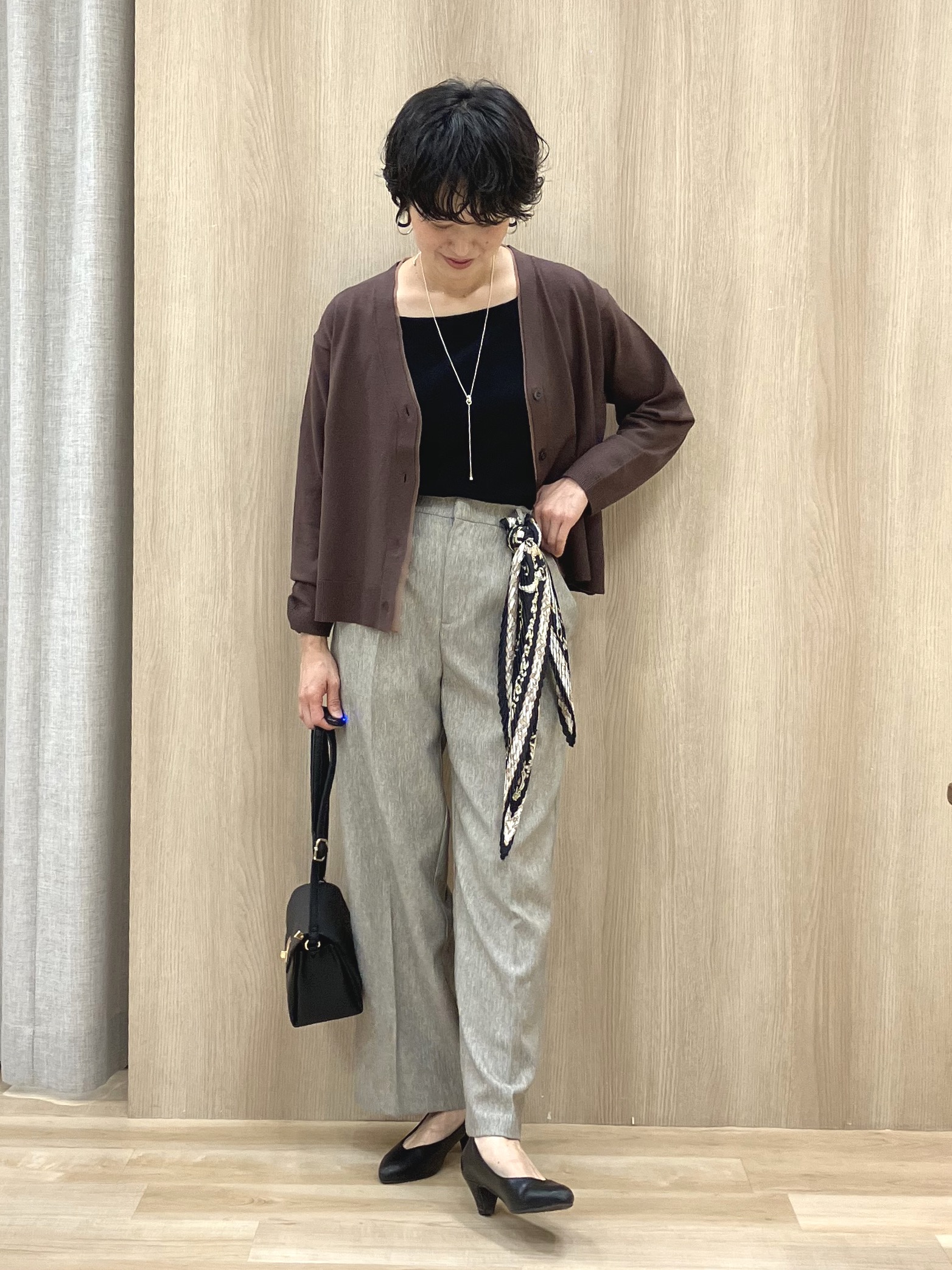 Keiさんの「grove｜【毛玉軽減・2タイプから着丈選べる】キレイが続く Vネックカーディガン」を使ったコーディネート