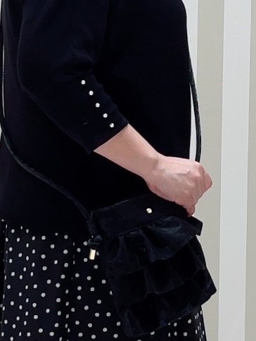 ma_miさんの「SHOO･LA･RUE｜【毛玉になりにくい】パール調ボタンが女性らしさをプラス ガーター切替 7分袖ドルマンニット」を使ったコーディネート