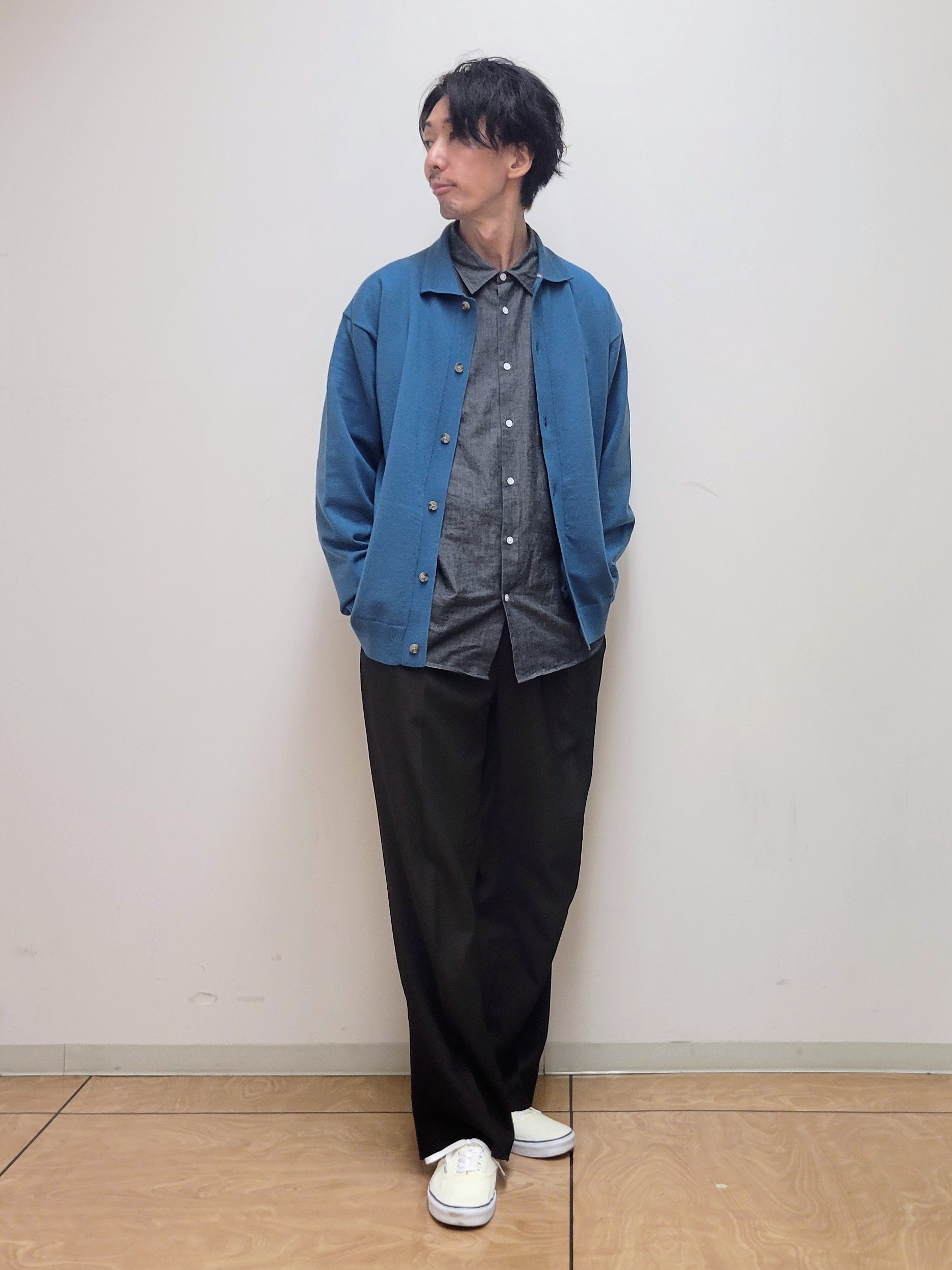 piroyaさんの「TAKEO KIKUCHI｜ニット シャツ カーディガン」を使ったコーディネート