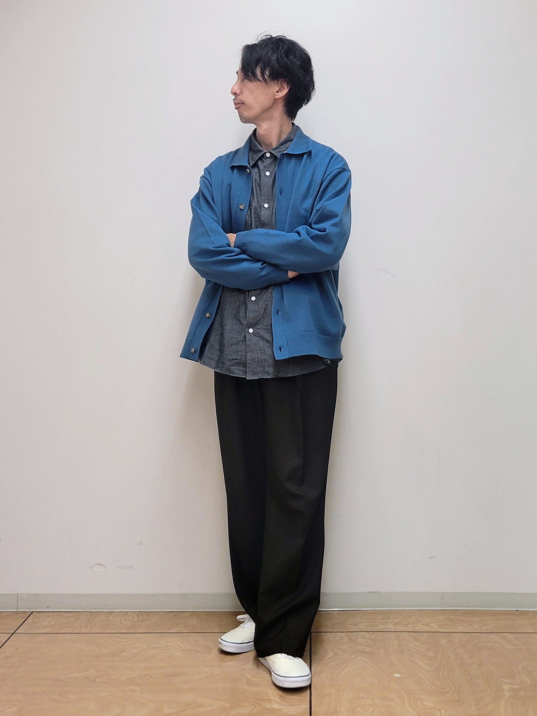 piroyaさんの「TAKEO KIKUCHI｜ニット シャツ カーディガン」を使ったコーディネート