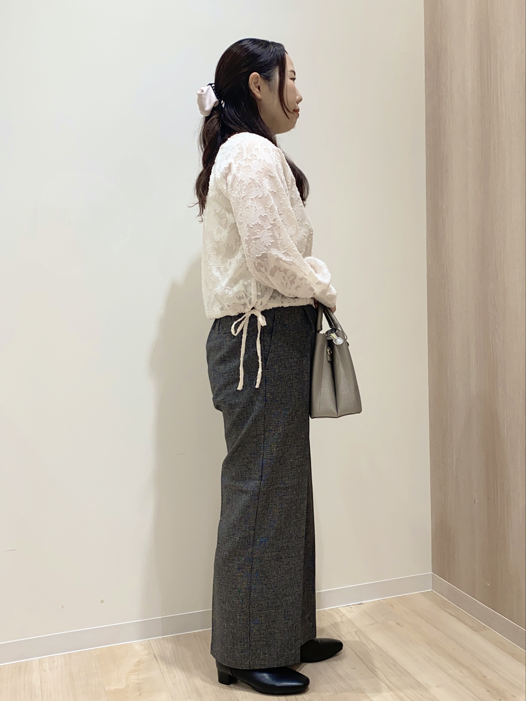 HANAさんの「grove｜上品に華やぐ シアージャカードブラウス」を使ったコーディネート
