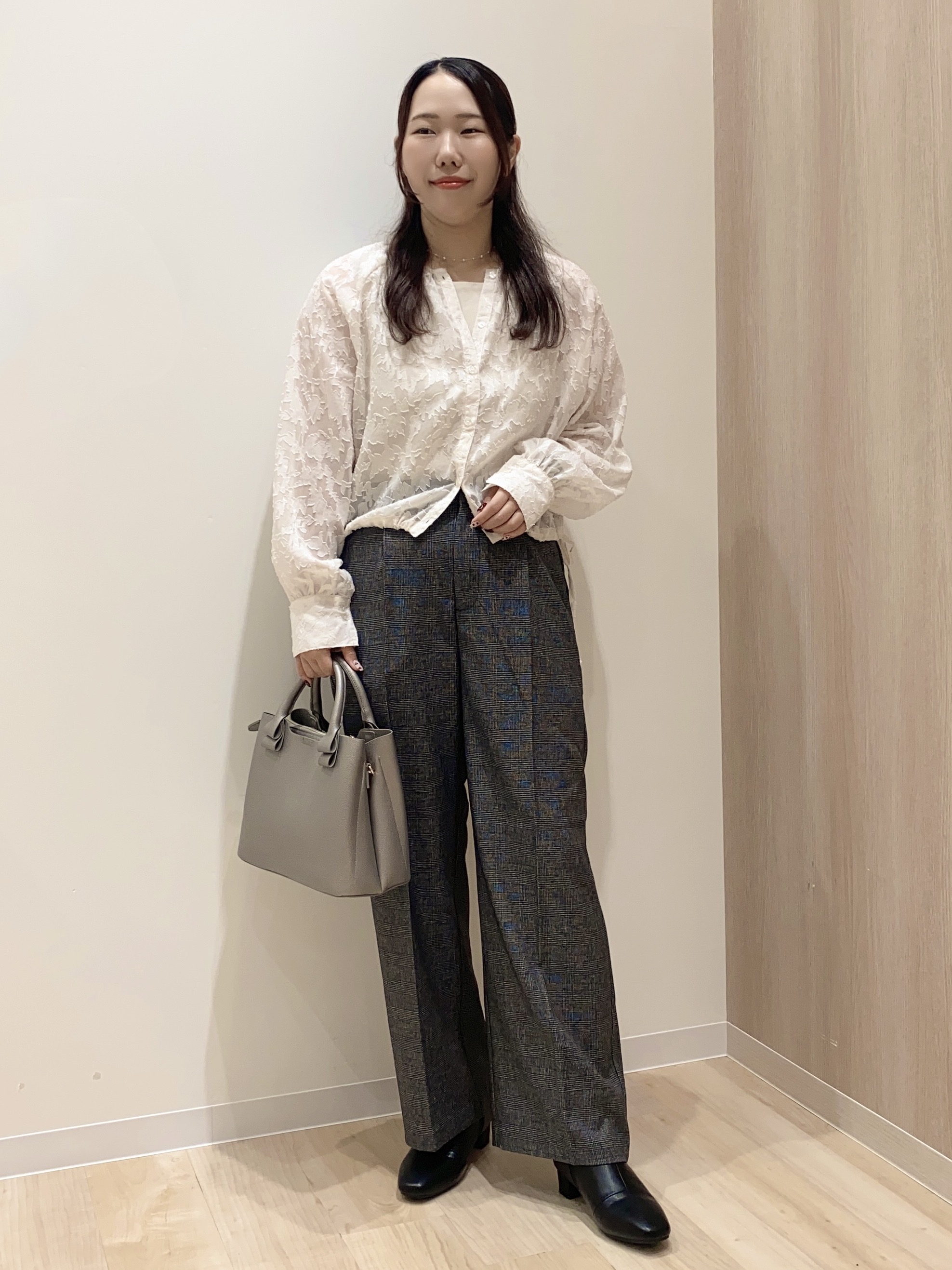 HANAさんの「grove｜上品に華やぐ シアージャカードブラウス」を使ったコーディネート