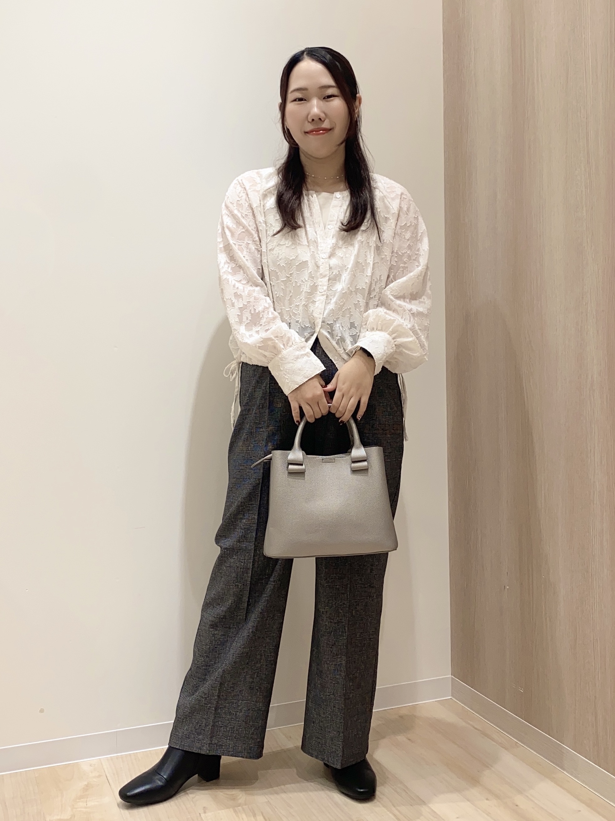 HANAさんの「grove｜上品に華やぐ シアージャカードブラウス」を使ったコーディネート