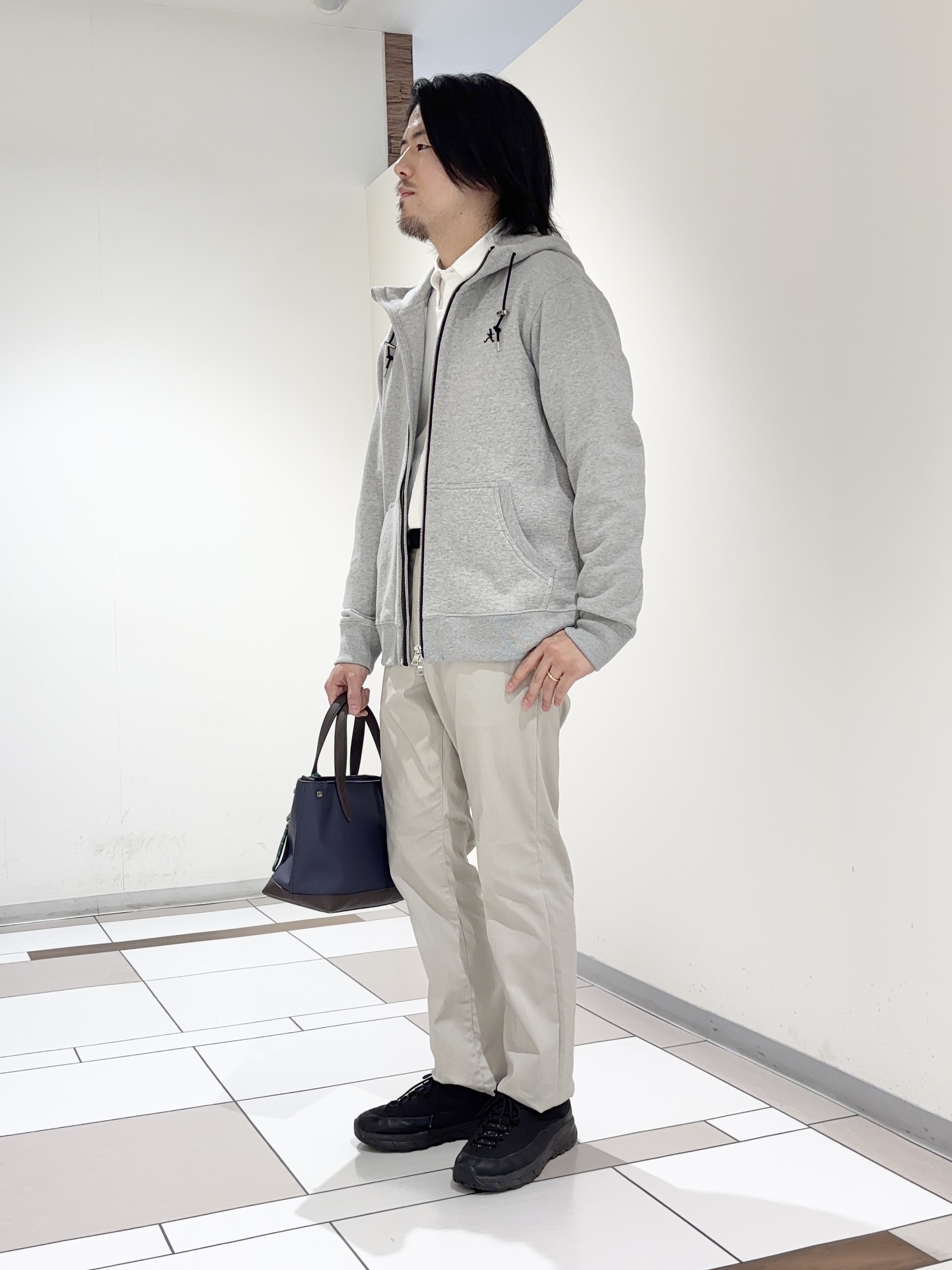 及川さんの「TAKEO KIKUCHI｜【BOWLER HAT LABEL】ジップアップ スウェットパーカー」を使ったコーディネート