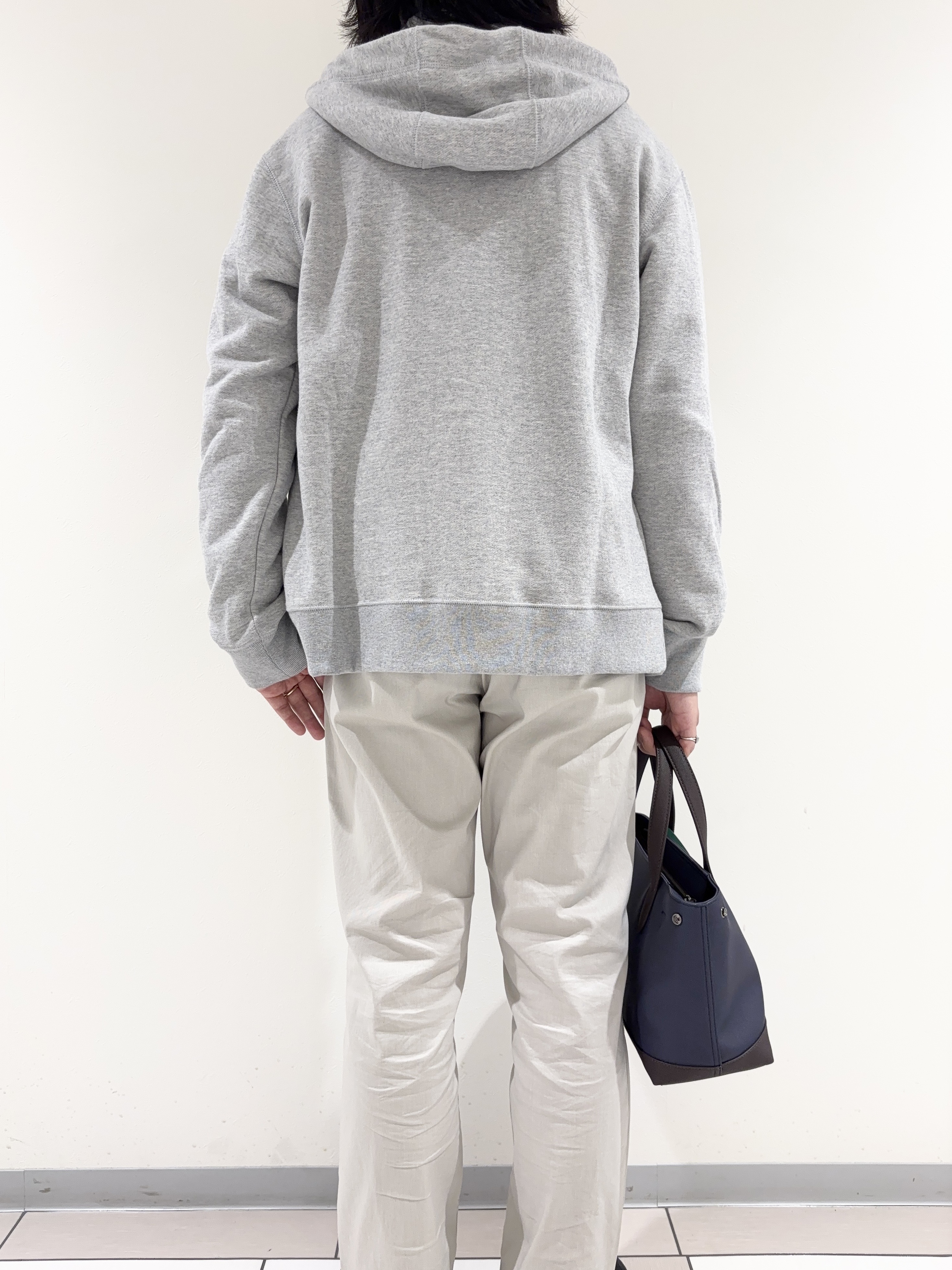 及川さんの「TAKEO KIKUCHI｜【BOWLER HAT LABEL】ジップアップ スウェットパーカー」を使ったコーディネート