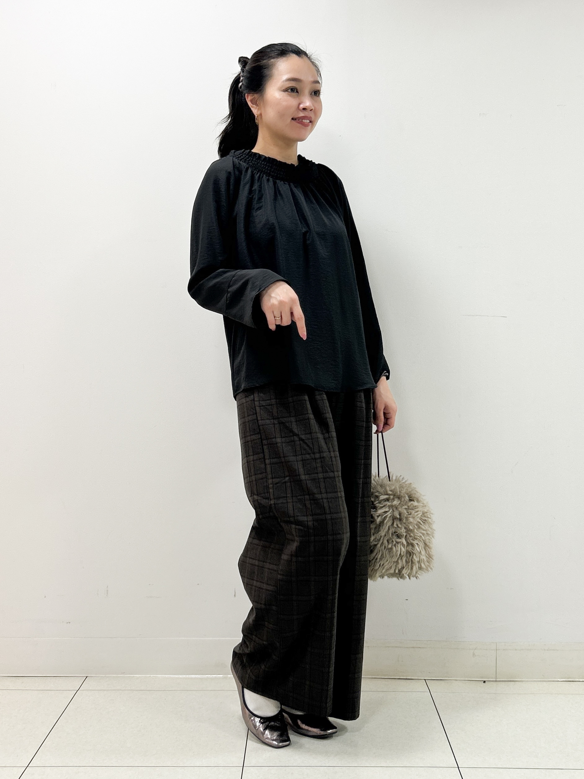 Kaiさんの「Dessin｜【洗える/体型カバー】シャーリングブラウス」を使ったコーディネート