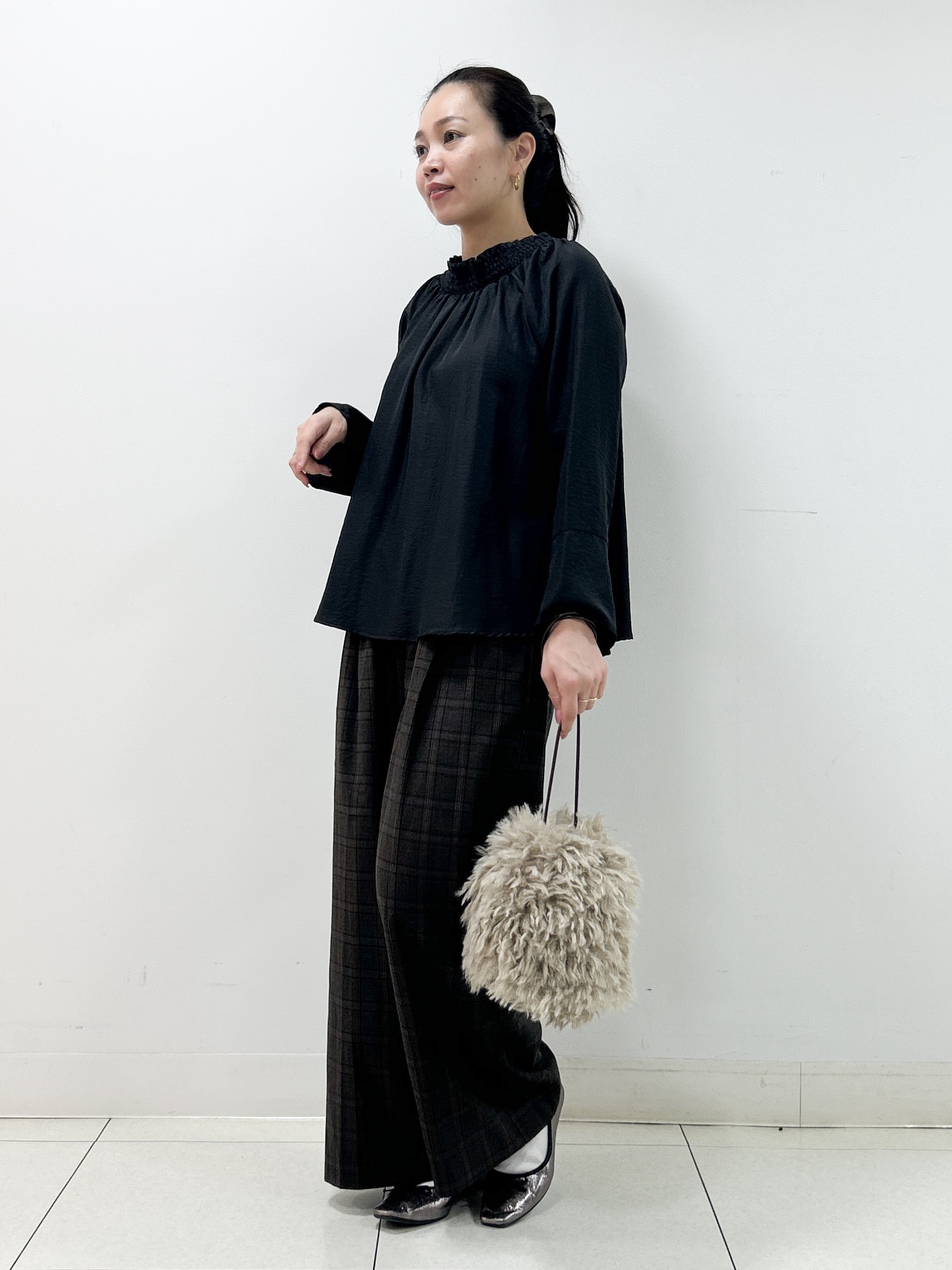 Kaiさんの「Dessin｜【洗える/体型カバー】シャーリングブラウス」を使ったコーディネート