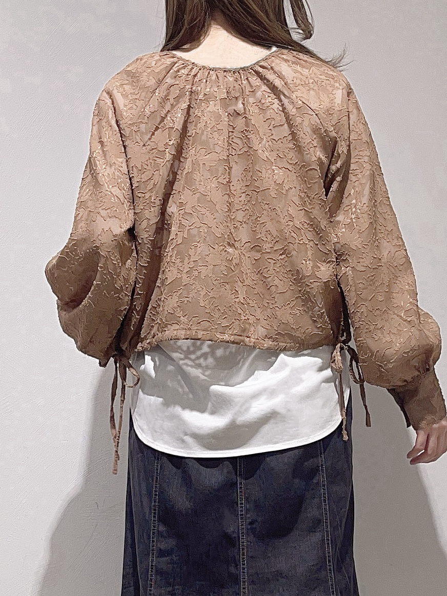 HITOMIさんの「grove｜上品に華やぐ シアージャカードブラウス」を使ったコーディネート