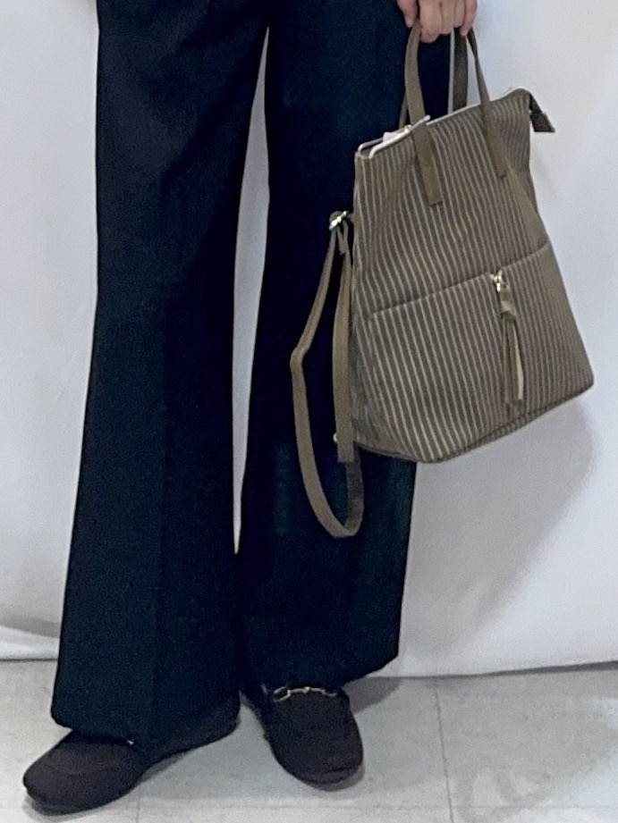 𝐇𝐢𝐫𝐨𝐦𝐢さんの「SHOO･LA･RUE｜【UV/S-LL/洗濯機可】多ボタンがポイント クルーネックカーディガン」を使ったコーディネート