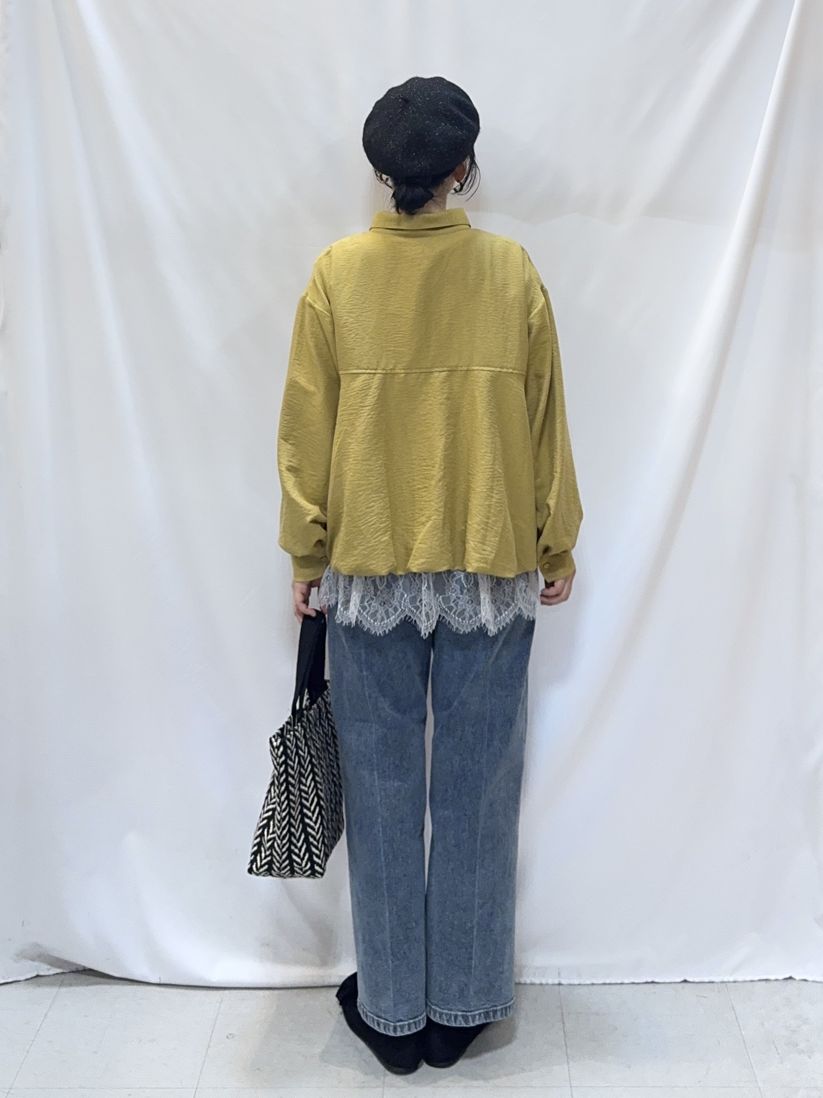 𝐇𝐢𝐫𝐨𝐦𝐢さんの「SHOO･LA･RUE｜【S-LL/洗濯機可】インせず即こなれる 裾バルーンシャツ」を使ったコーディネート