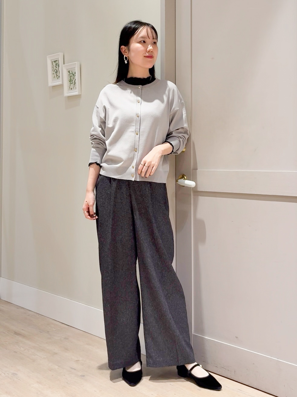 Mayuさんの「grove｜【前後2WAY】さりげなく、上品にきらめく ニットカーディガン」を使ったコーディネート