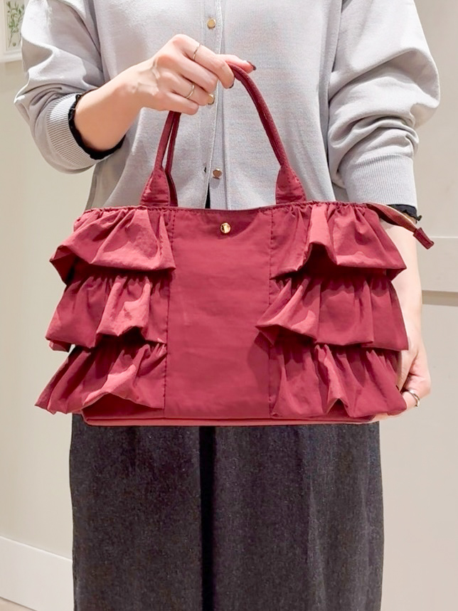 Mayuさんの「grove｜【前後2WAY】さりげなく、上品にきらめく ニットカーディガン」を使ったコーディネート