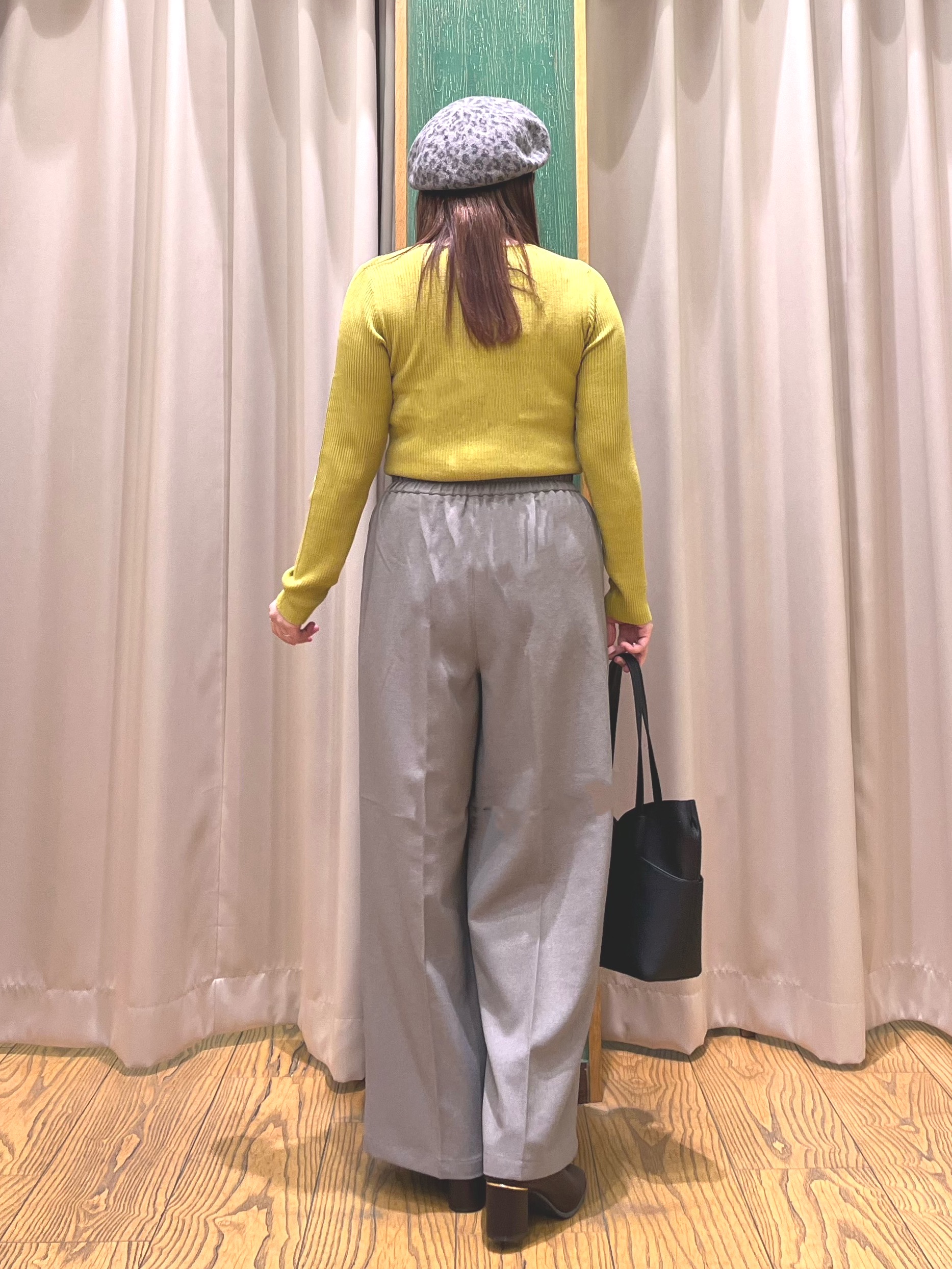 ゆっきーさんの「SHOO･LA･RUE｜【毛玉になりにくい/S-LL/洗濯機可】ボートネックで首元美しく やわらかリブニット」を使ったコーディネート