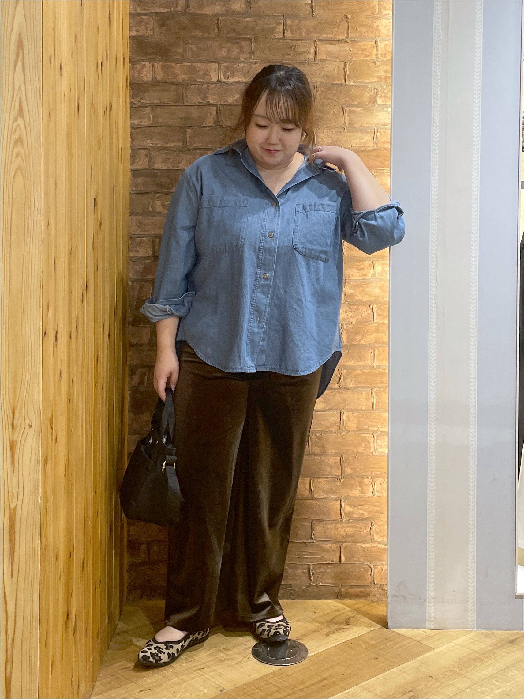 Risaさんの「SHOO･LA･RUE｜【S-LL/洗濯機可/体型カバー】ライトオンスデニム ダブルポケット オーバーサイズシャツ」を使ったコーディネート