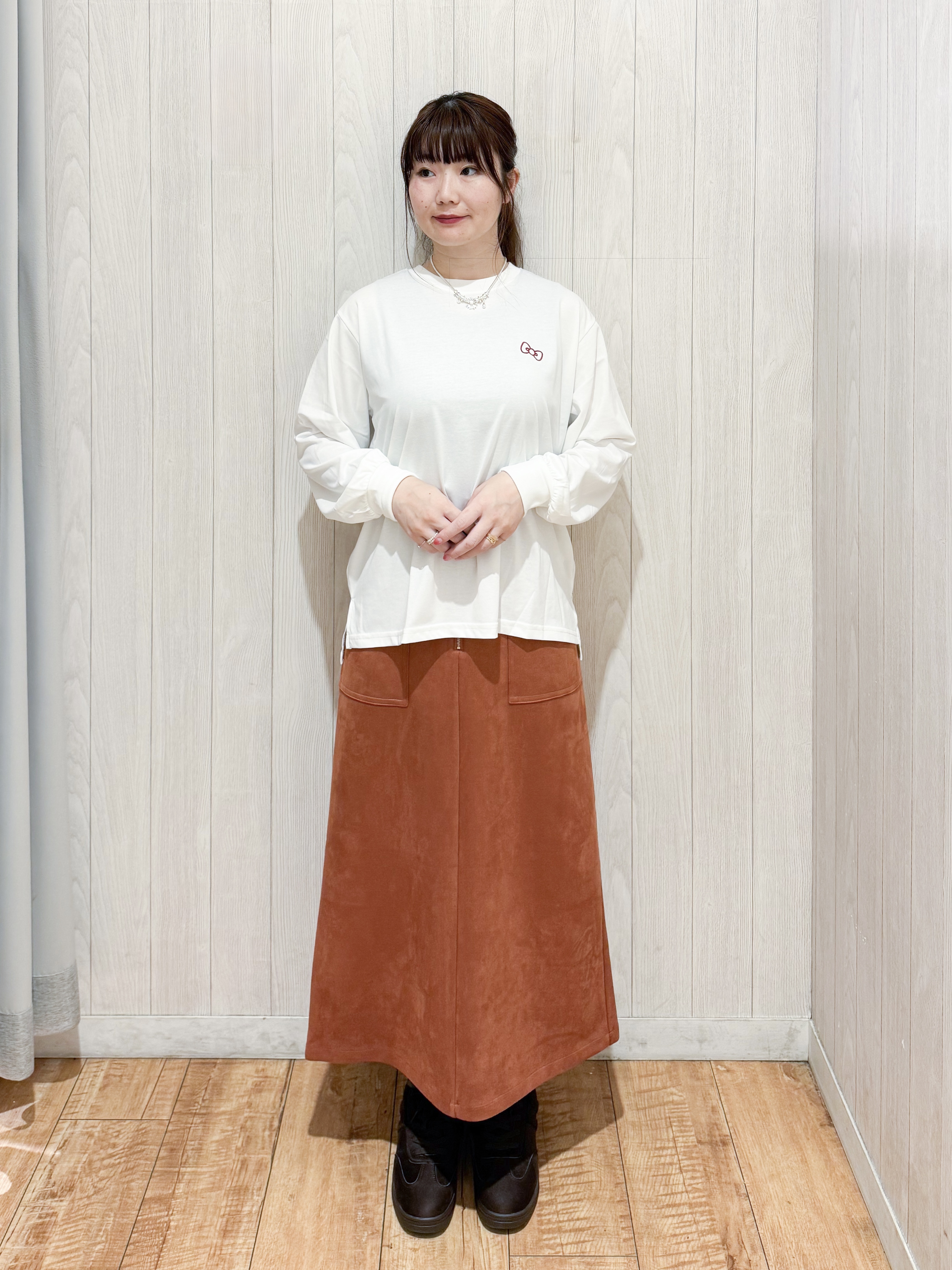 愛さんの「SHOO･LA･RUE｜【毛玉になりにくい/S-LL/洗濯機可/体型カバー】Vネックゆったりカーディガン」を使ったコーディネート