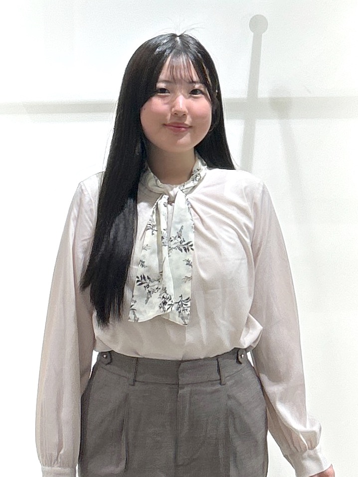 sayaさんの「OPAQUE.CLIP｜【2way】スカーフ付きタックブラウス《洗濯機OK／イージーアイロン》」を使ったコーディネート