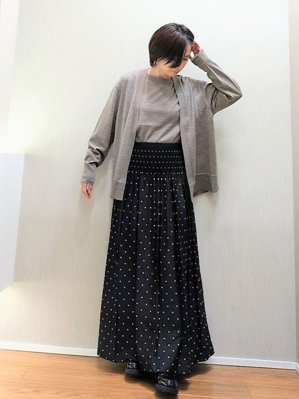 ミズタさんの「UNTITLED｜【アンサンブル可/秋羽織り/通勤】シルクウールカシミヤカーディガン」を使ったコーディネート