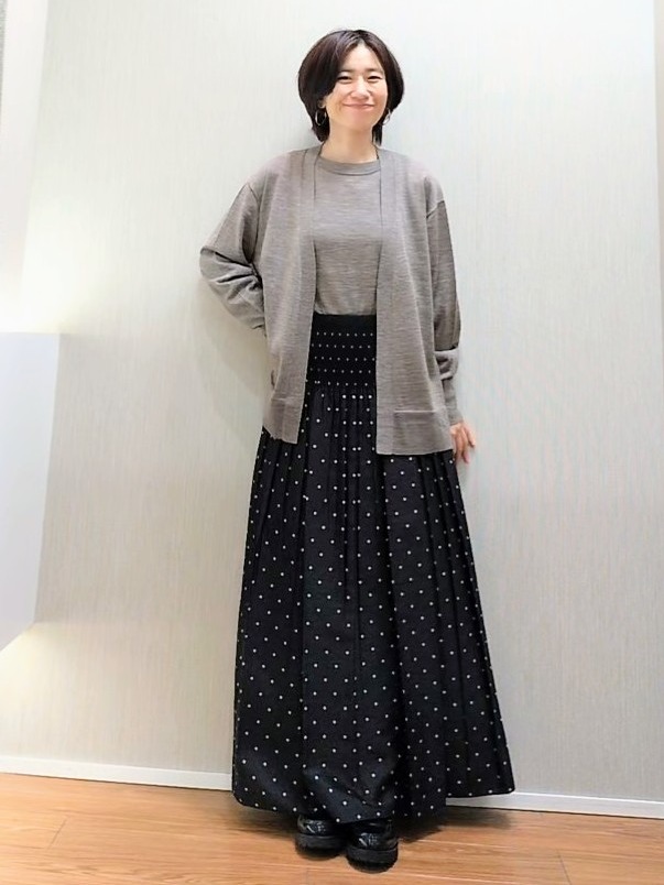 ミズタさんの「UNTITLED｜【アンサンブル可/秋羽織り/通勤】シルクウールカシミヤカーディガン」を使ったコーディネート