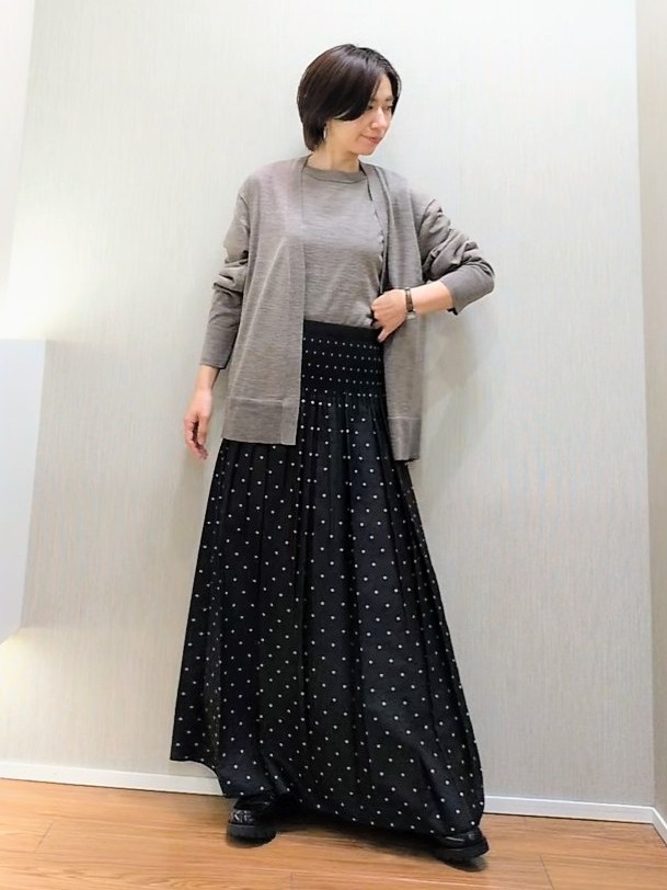 ミズタさんの「UNTITLED｜【アンサンブル可/秋羽織り/通勤】シルクウールカシミヤカーディガン」を使ったコーディネート