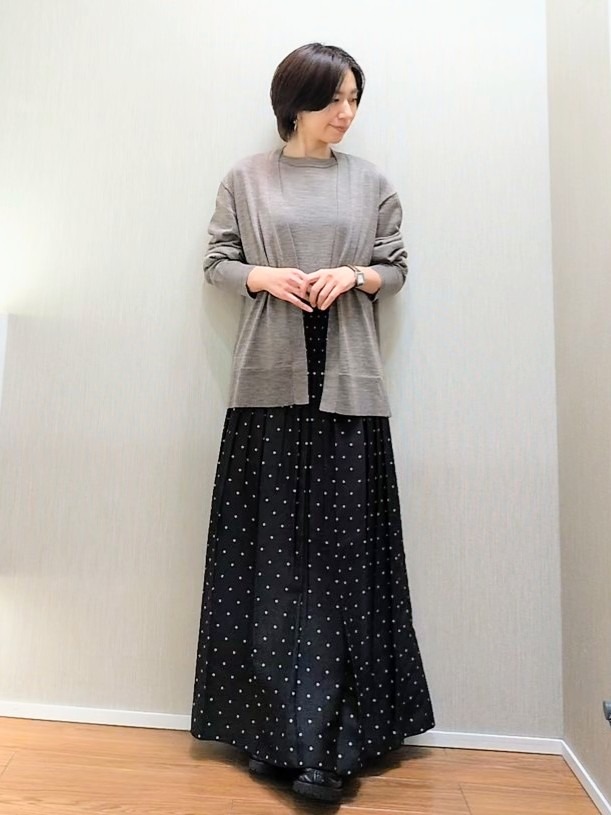 ミズタさんの「UNTITLED｜【アンサンブル可/秋羽織り/通勤】シルクウールカシミヤカーディガン」を使ったコーディネート
