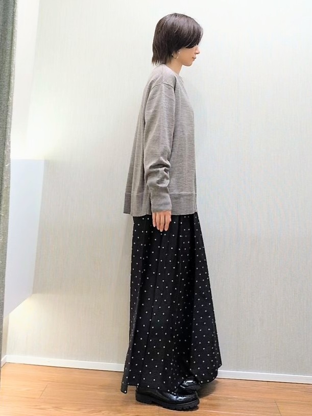 ミズタさんの「UNTITLED｜【アンサンブル可/秋羽織り/通勤】シルクウールカシミヤカーディガン」を使ったコーディネート