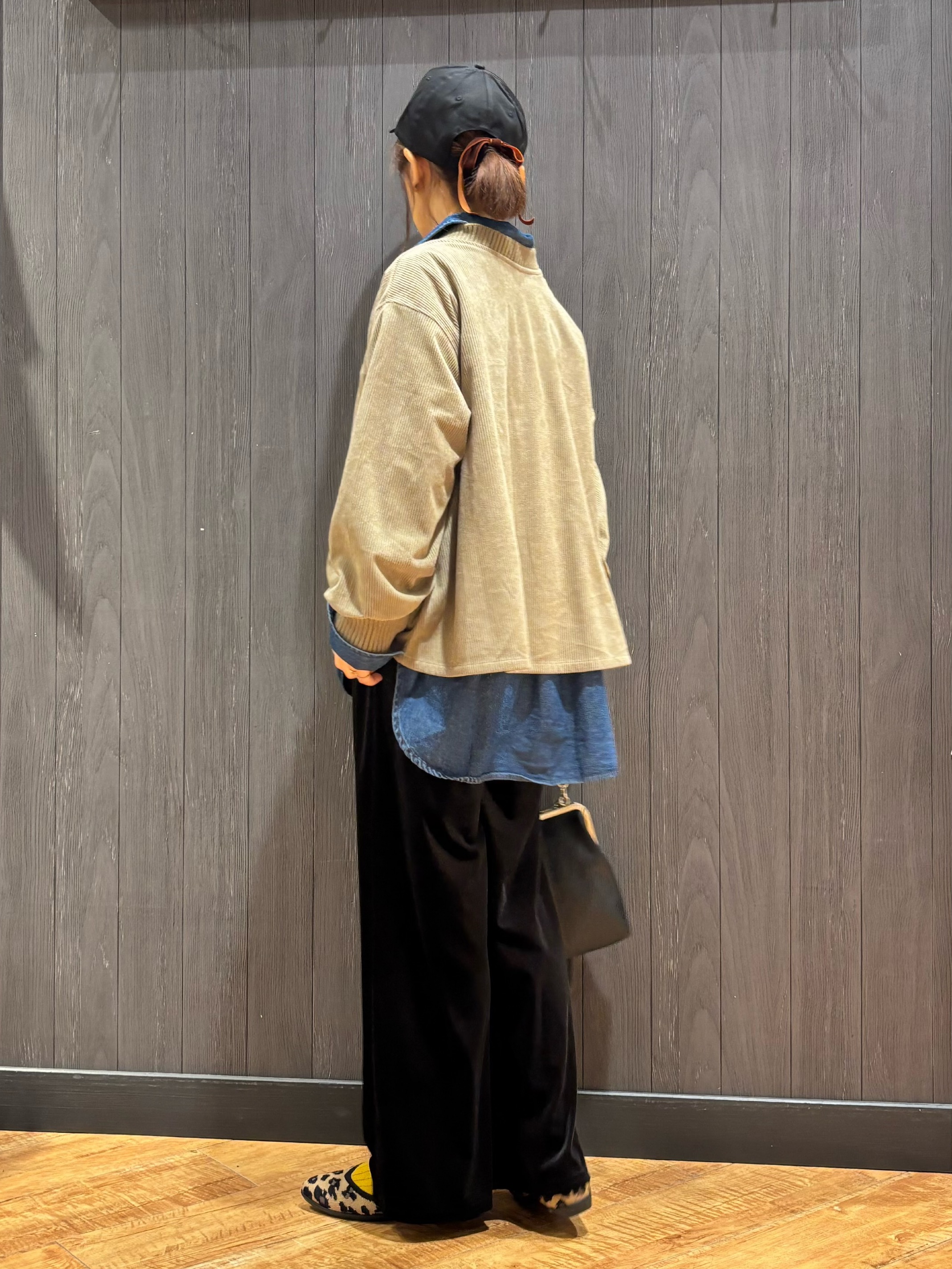 meiさんの「SHOO･LA･RUE｜【S-LL/洗濯機可/前後2WAY】大人上品にきまる コーデュロイトップス」を使ったコーディネート