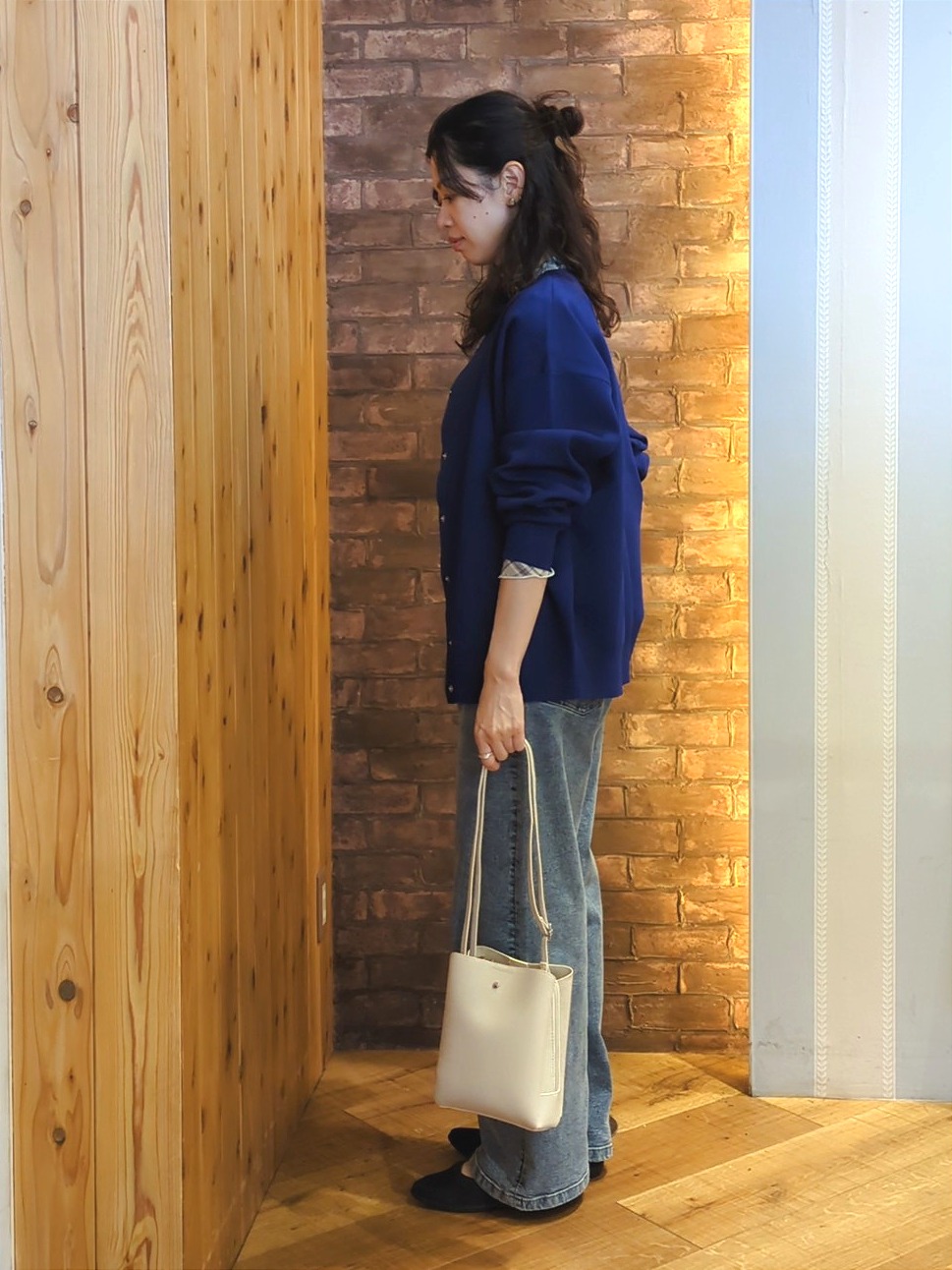 massuさんの「SHOO･LA･RUE｜【セットアップ可/洗濯機可】軽やかに羽織れる スポンディッシュ ニットカーディガン」を使ったコーディネート