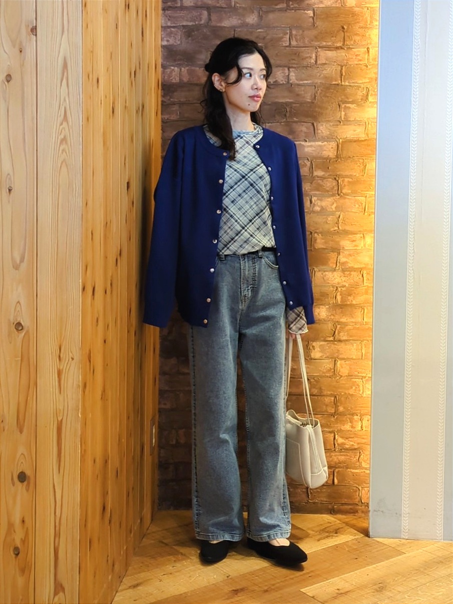 massuさんの「SHOO･LA･RUE｜【セットアップ可/洗濯機可】軽やかに羽織れる スポンディッシュ ニットカーディガン」を使ったコーディネート