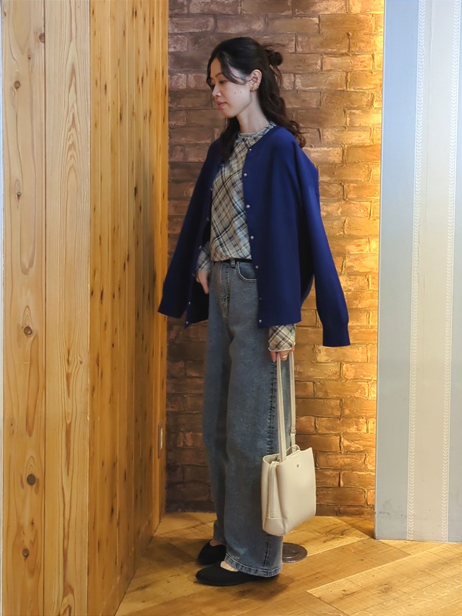 massuさんの「SHOO･LA･RUE｜【セットアップ可/洗濯機可】軽やかに羽織れる スポンディッシュ ニットカーディガン」を使ったコーディネート