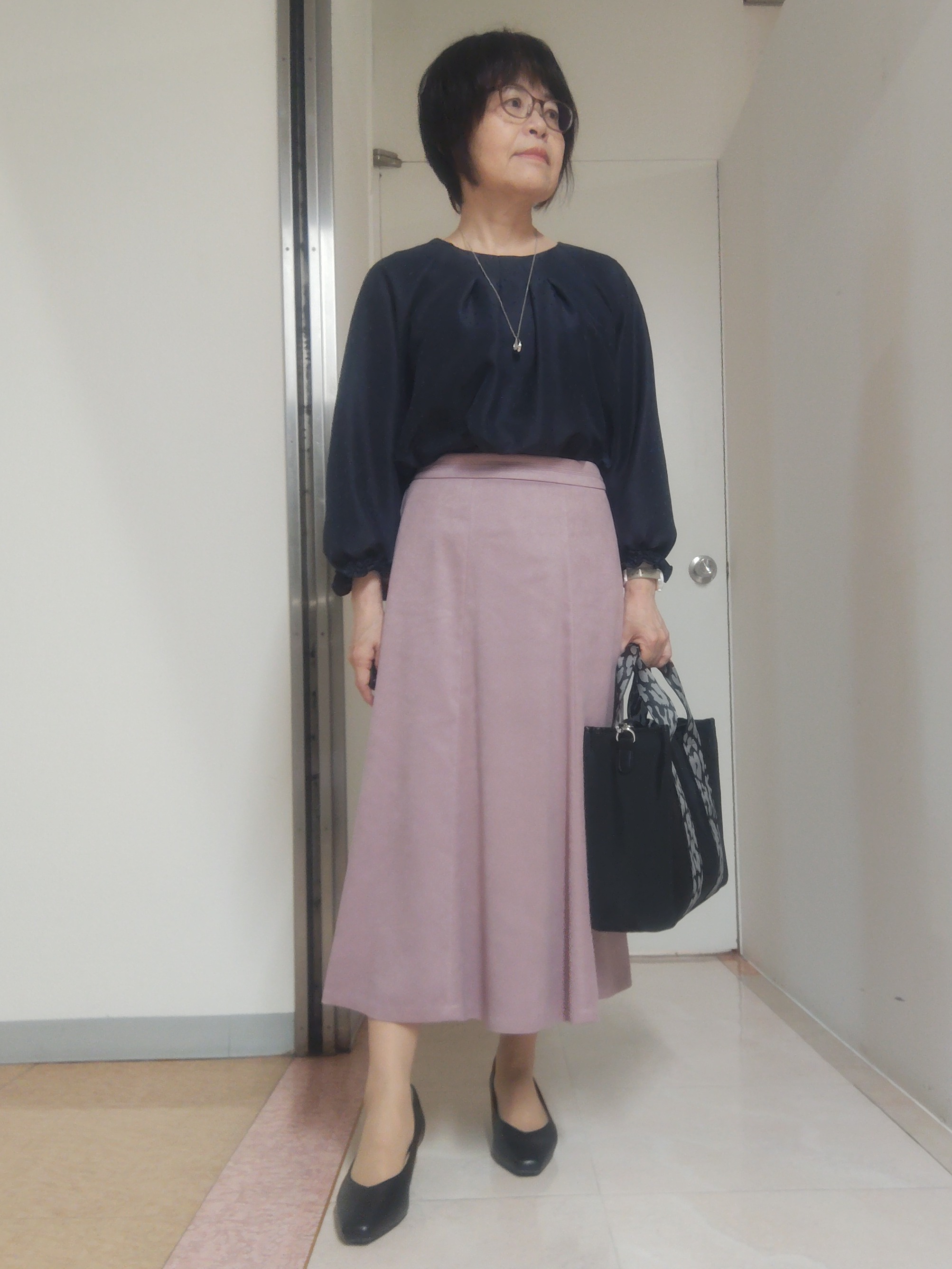 tokuさんの「Reflect｜タックデザイン ラグランスリーブブラウス」を使ったコーディネート