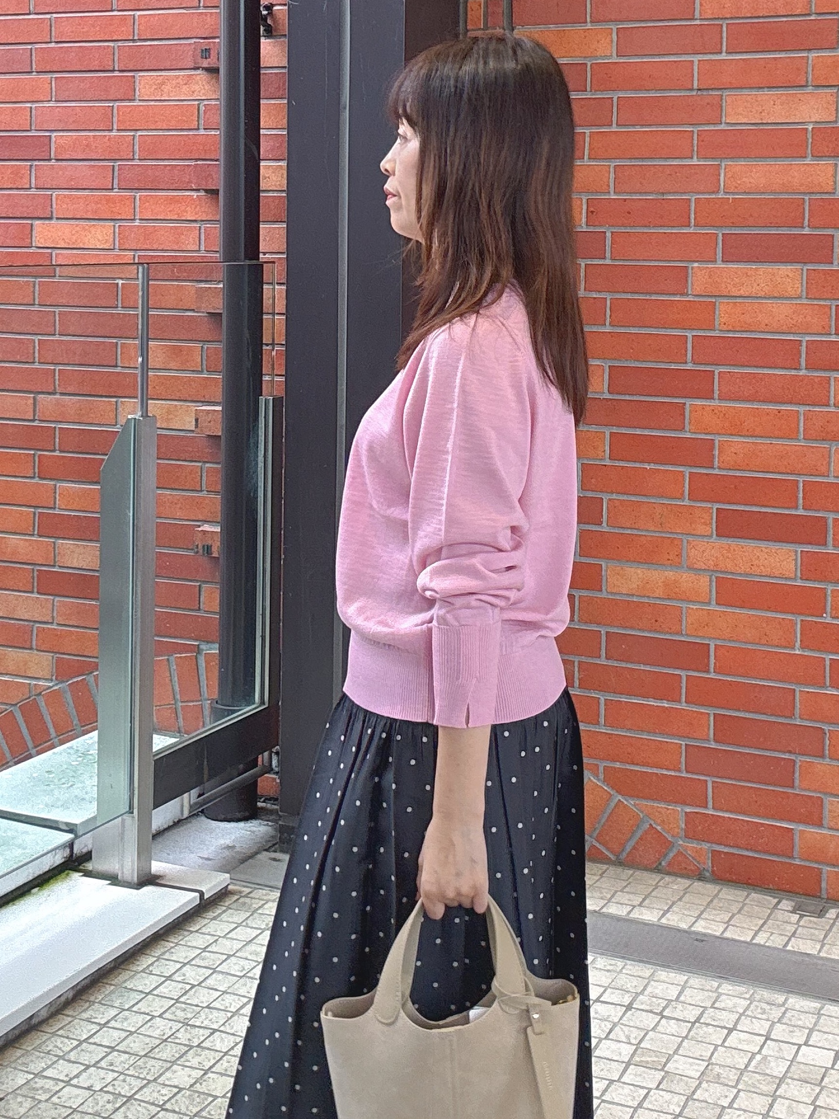 makiさんの「UNTITLED｜【アンサンブル可能/オンオフ使える】シルクウールカシミヤプルオーバー」を使ったコーディネート