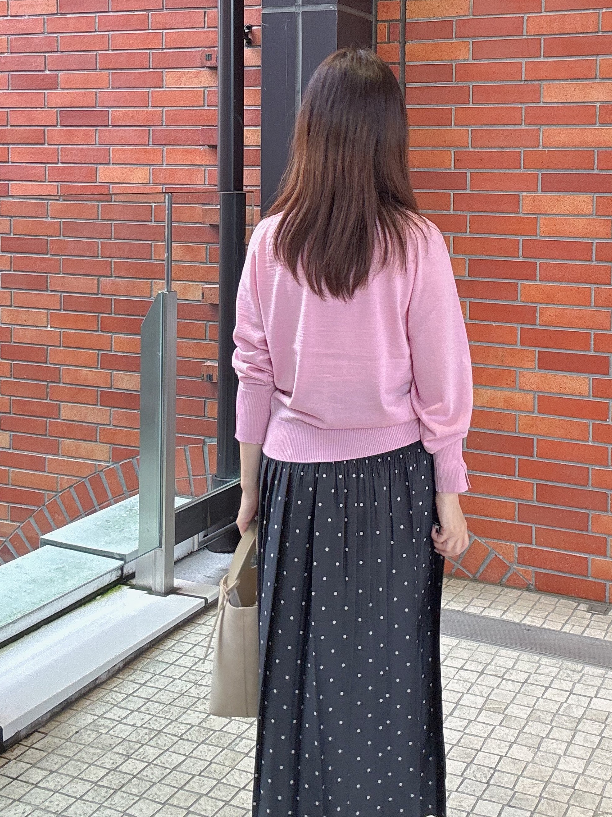 makiさんの「UNTITLED｜【アンサンブル可能/オンオフ使える】シルクウールカシミヤプルオーバー」を使ったコーディネート