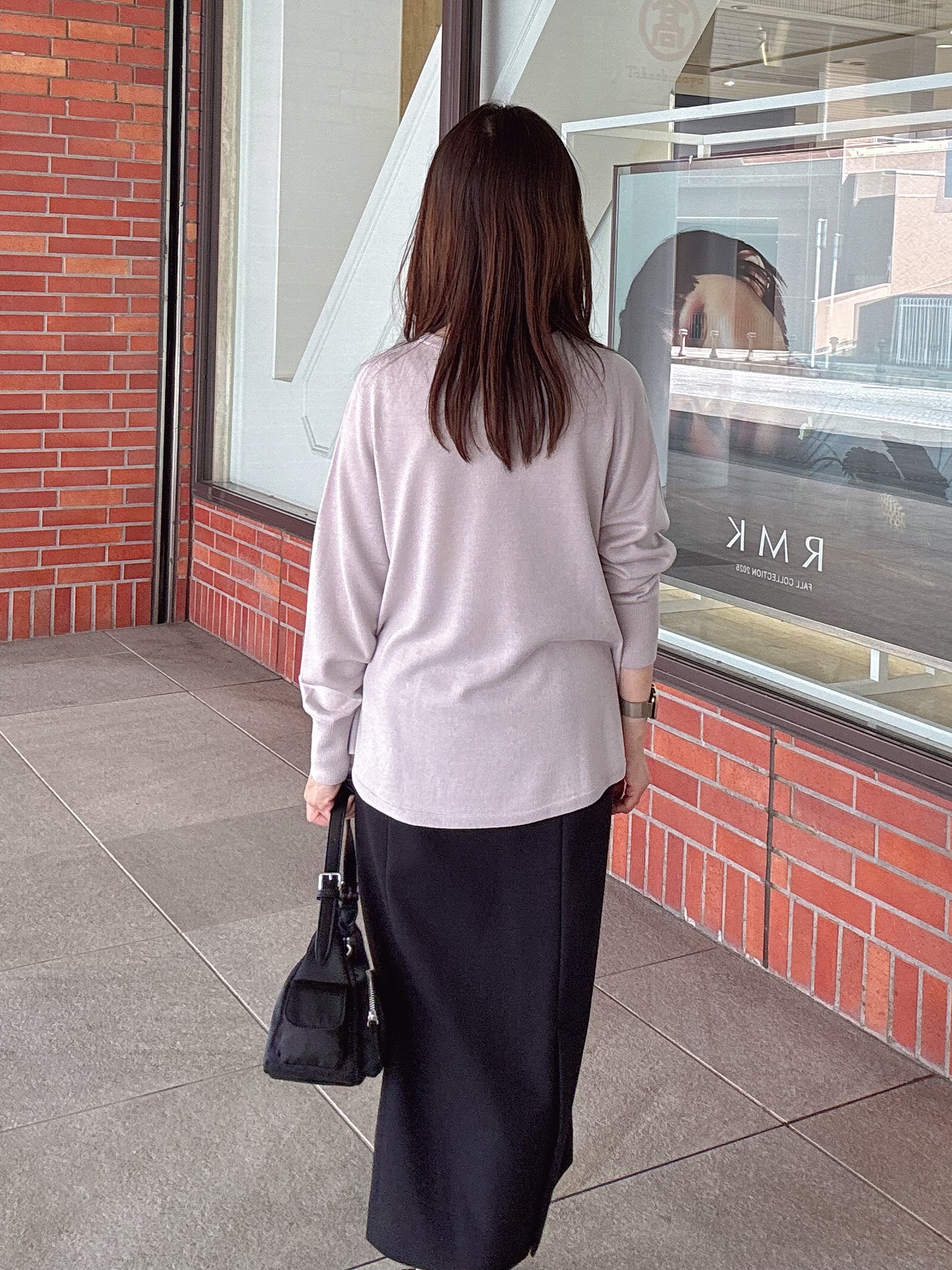 makiさんの「UNTITLED｜【きれいに体型カバー/8色展開】Aラインシルエットニットプルオーバー」を使ったコーディネート
