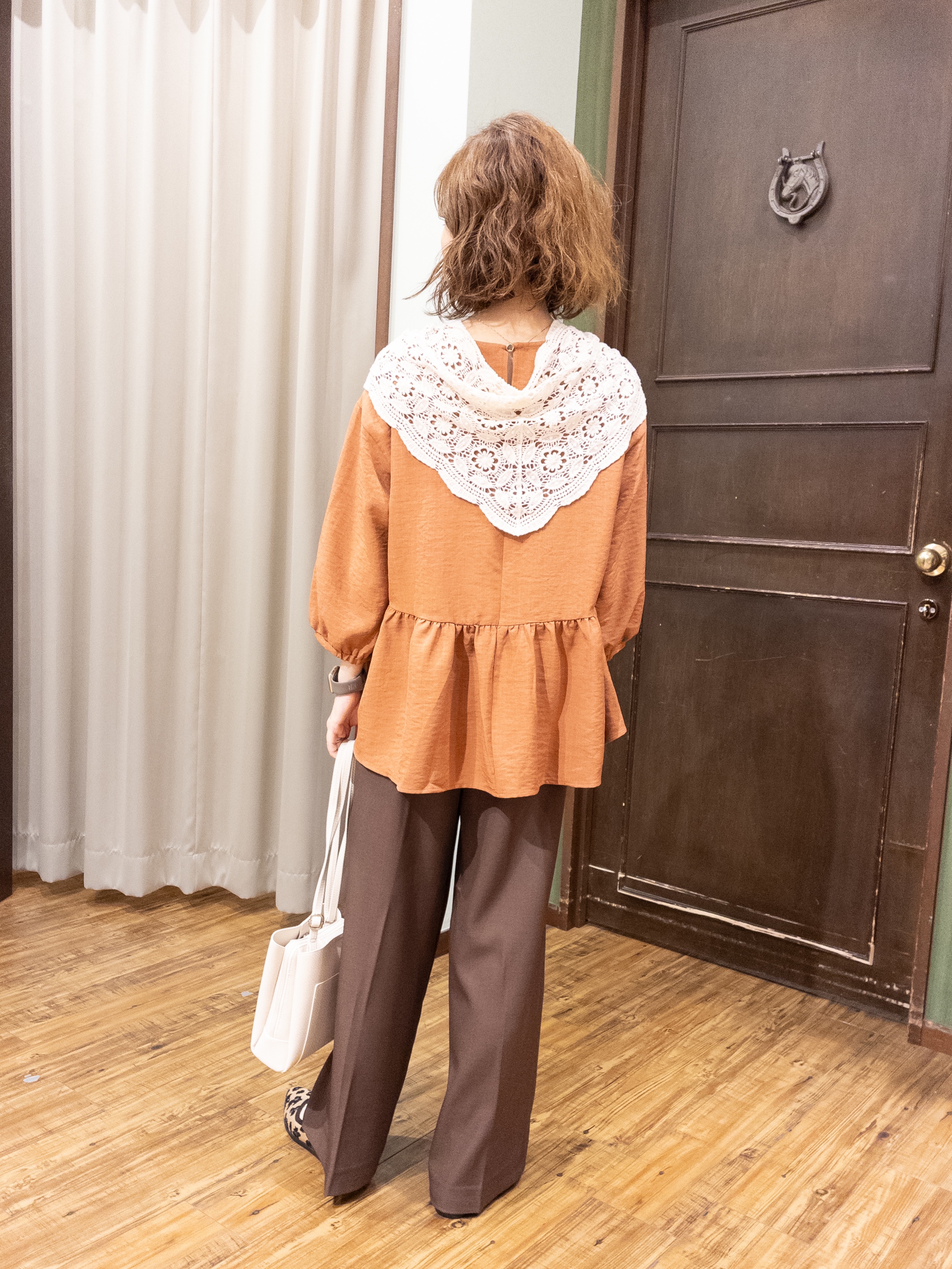 yukaさんの「SHOO･LA･RUE｜【S-LL/洗濯機可/体型カバー】サイドギャザーで後ろも魅せる 7分袖ペプラムブラウス」を使ったコーディネート