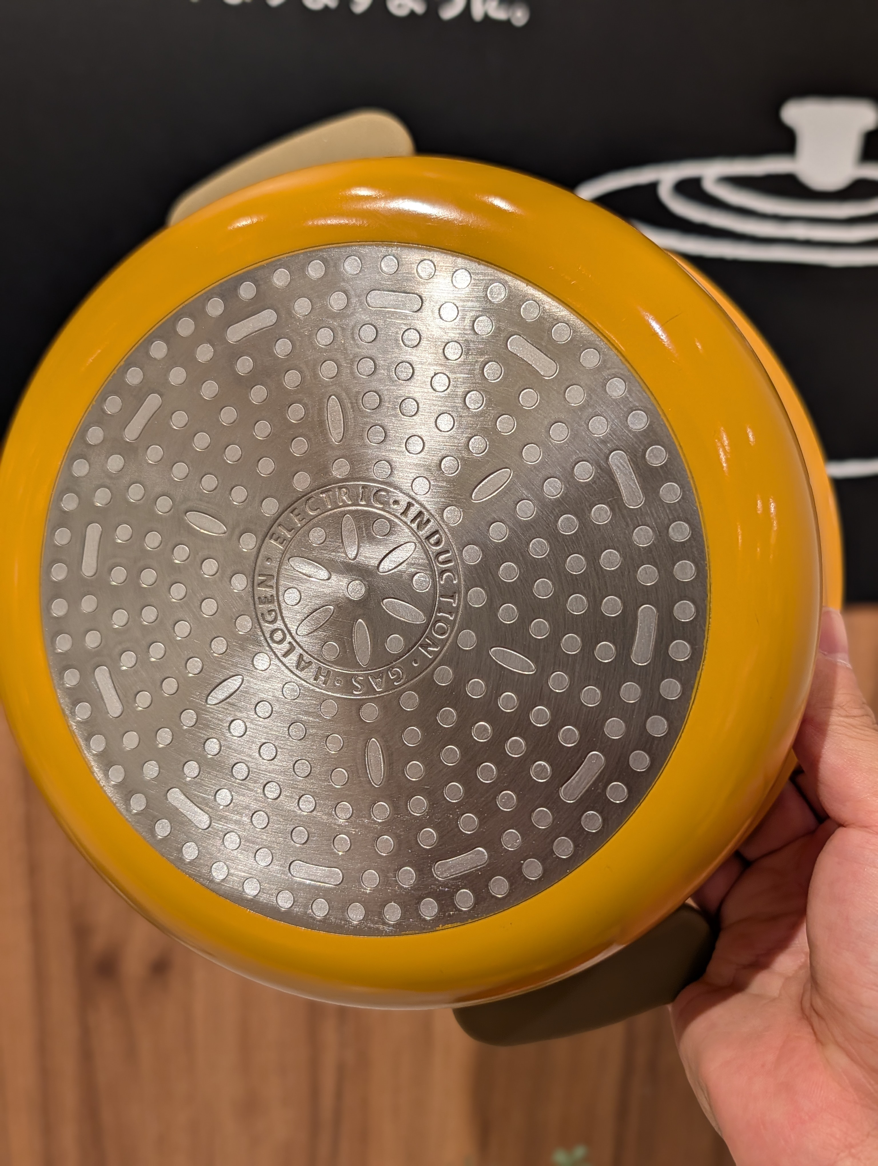 シモさんの「212 KITCHEN STORE｜べジポ IH対応ミニ卓上鍋 19cm トマト」を使ったコーディネート