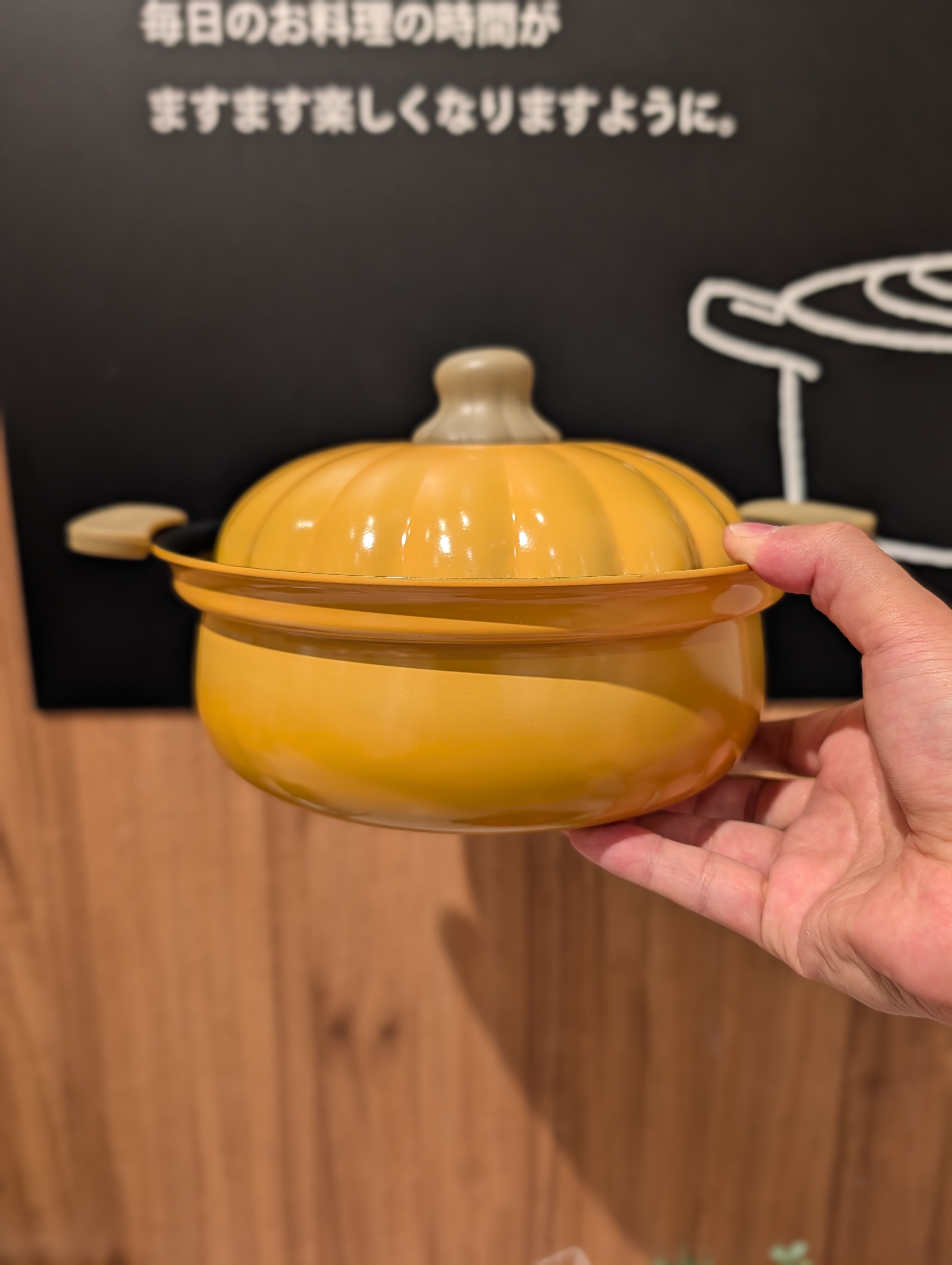 シモさんの「212 KITCHEN STORE｜べジポ IH対応ミニ卓上鍋 19cm トマト」を使ったコーディネート