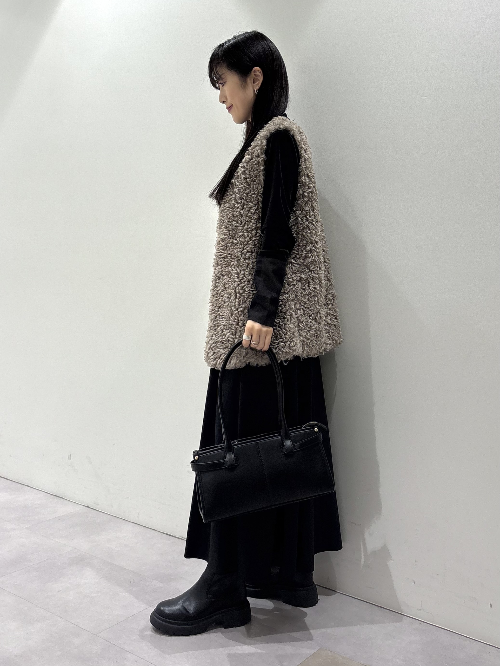 KEIKOさんの「INDIVI｜【羽織るだけでお洒落】カールエコファー ジレ」を使ったコーディネート