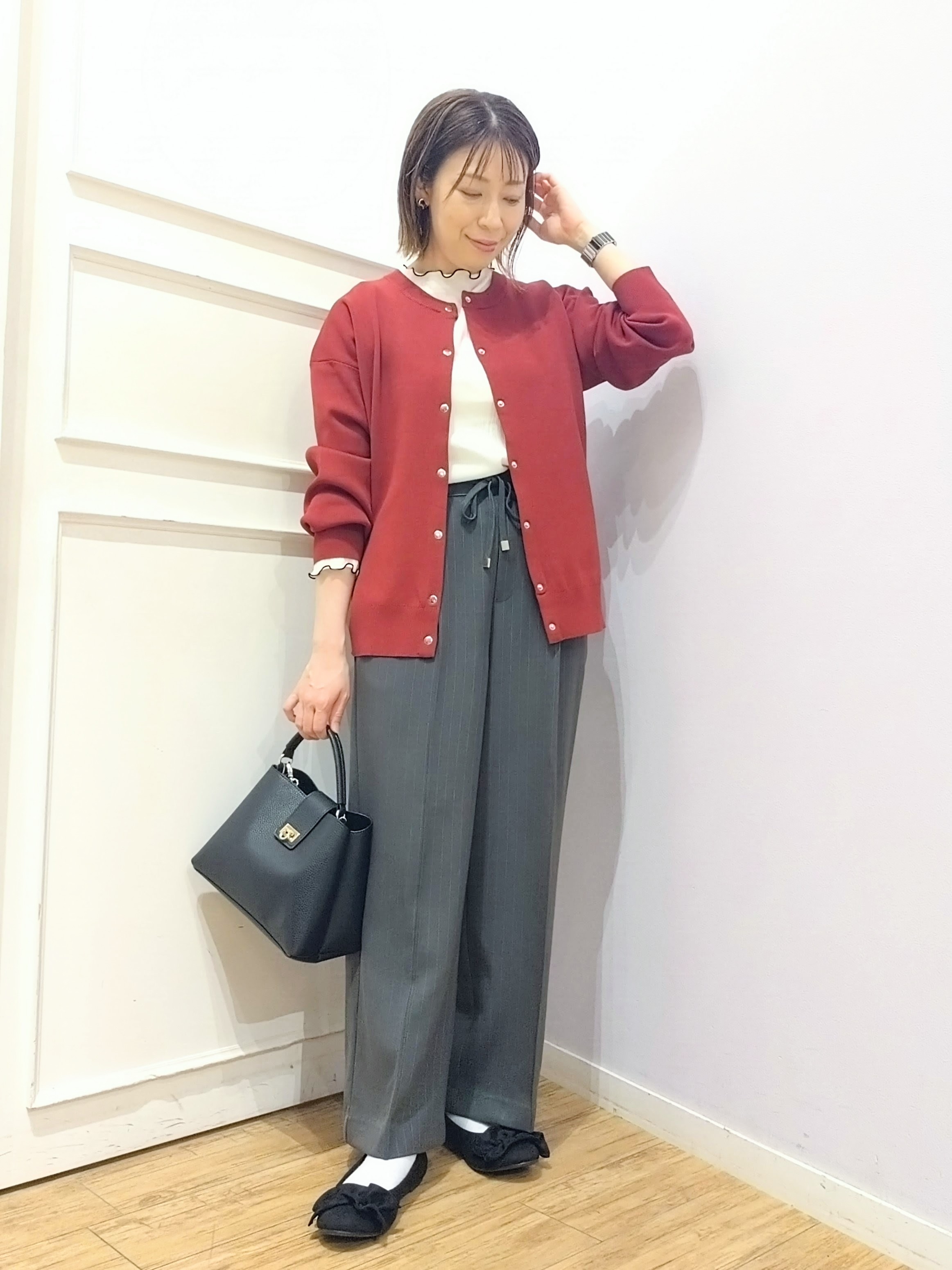 miomioさんの「SHOO･LA･RUE｜【セットアップ可/洗濯機可】軽やかに羽織れる スポンディッシュ ニットカーディガン」を使ったコーディネート