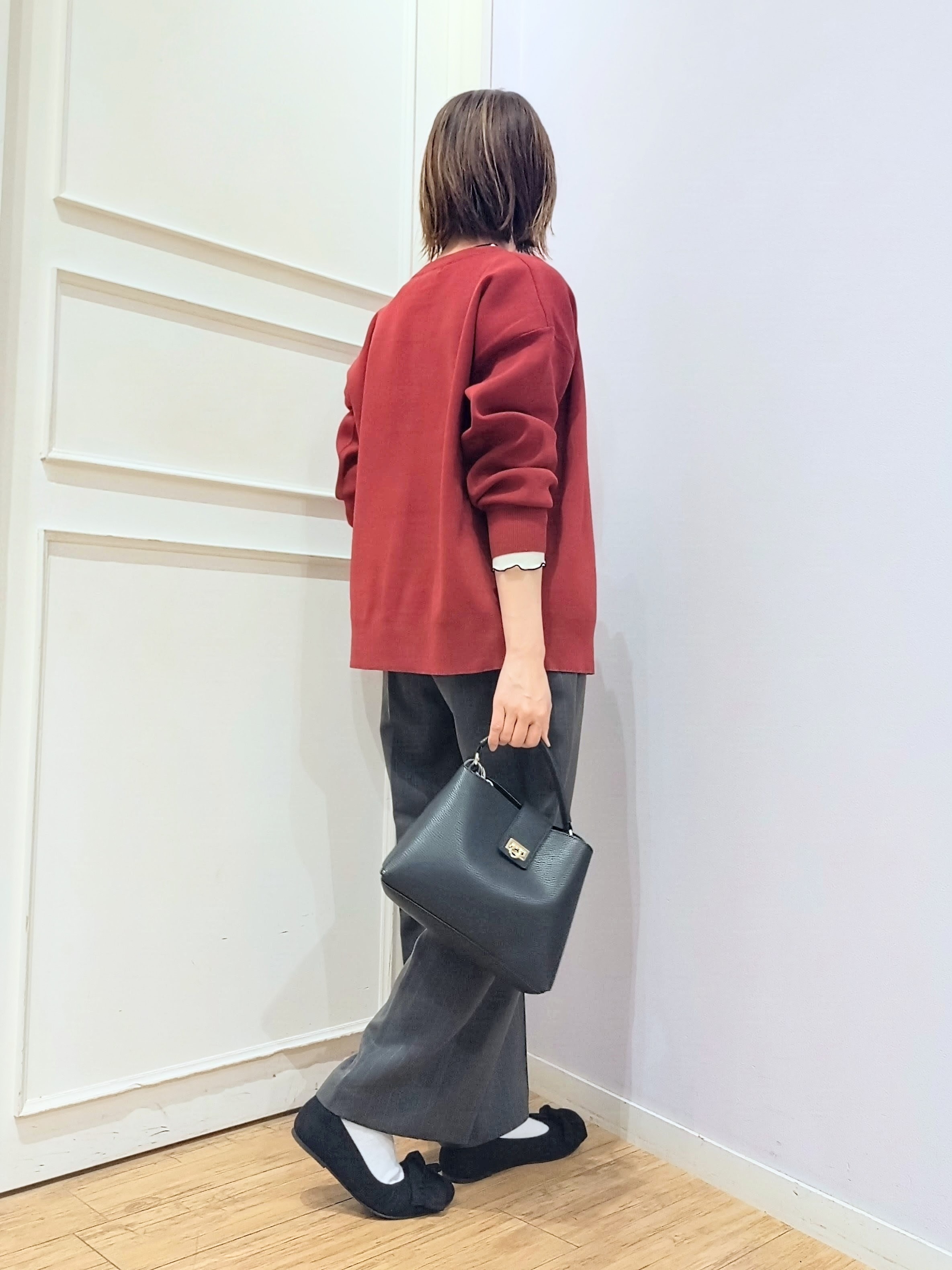 miomioさんの「SHOO･LA･RUE｜【セットアップ可/洗濯機可】軽やかに羽織れる スポンディッシュ ニットカーディガン」を使ったコーディネート