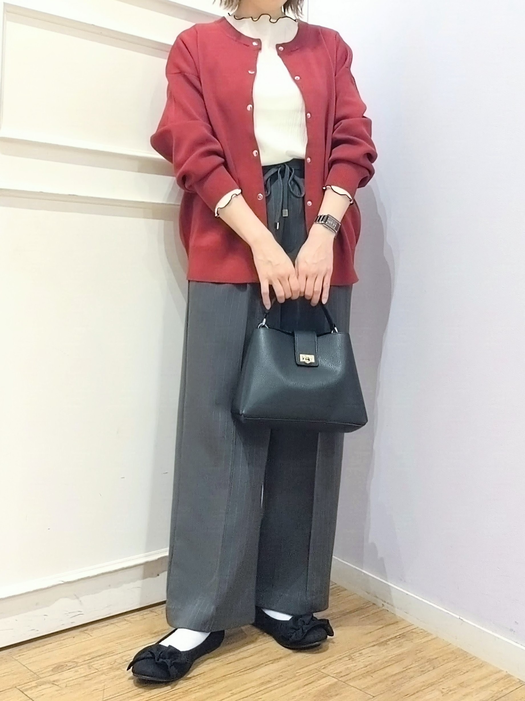 miomioさんの「SHOO･LA･RUE｜【セットアップ可/洗濯機可】軽やかに羽織れる スポンディッシュ ニットカーディガン」を使ったコーディネート