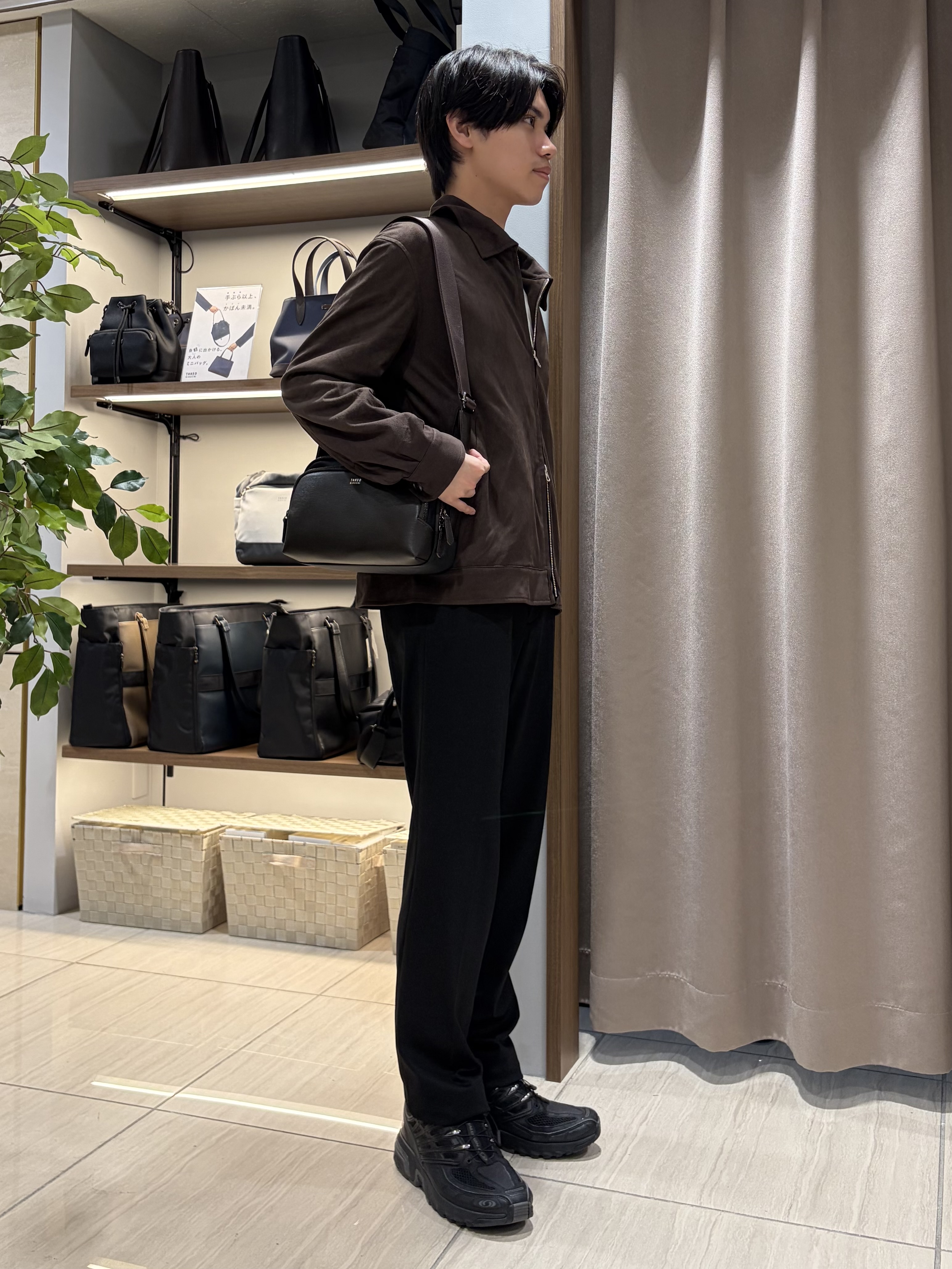 hiroさんの「TAKEO KIKUCHI｜デニム＆スウェード調 ジップブルゾン」を使ったコーディネート