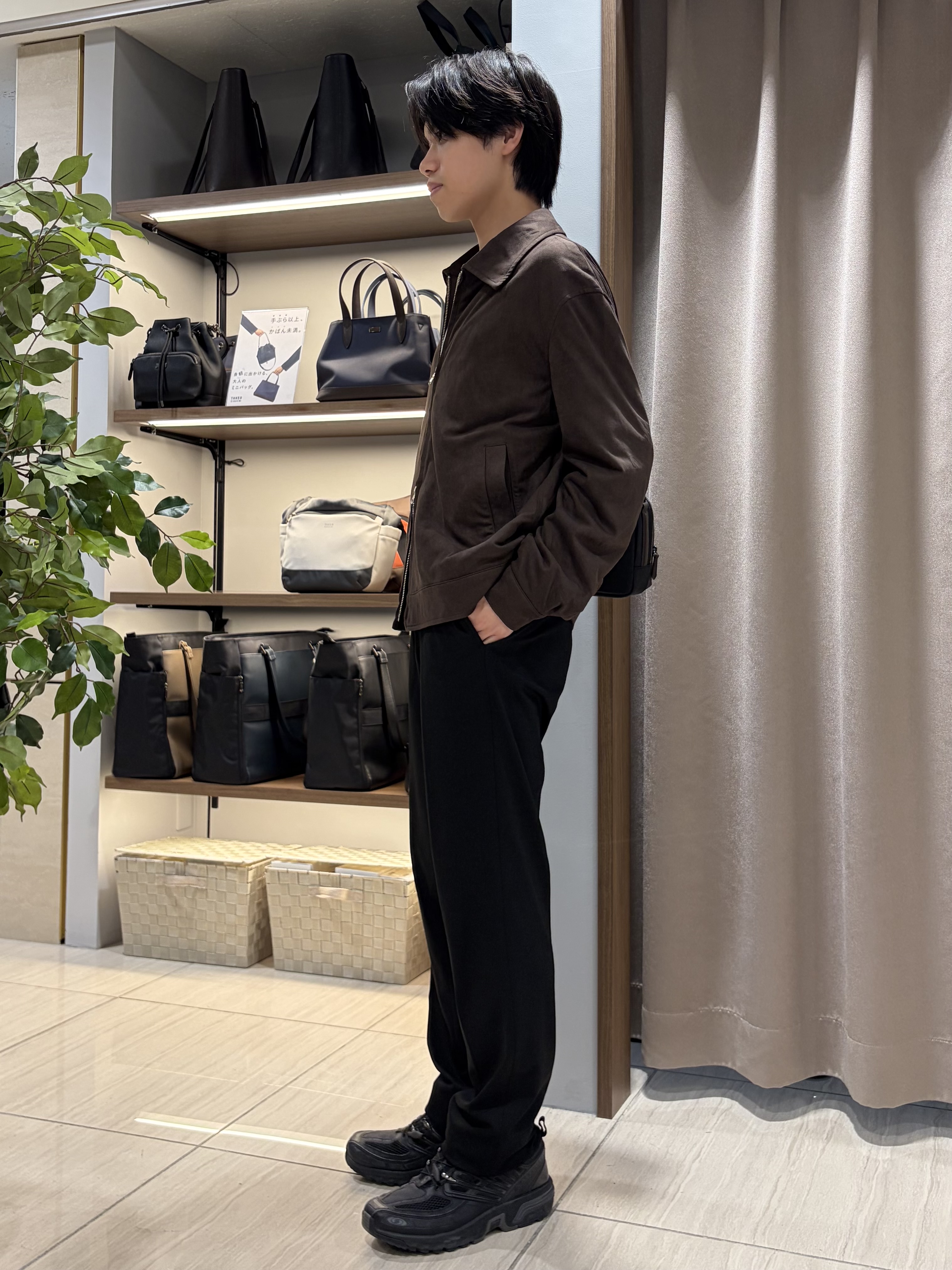hiroさんの「TAKEO KIKUCHI｜デニム＆スウェード調 ジップブルゾン」を使ったコーディネート