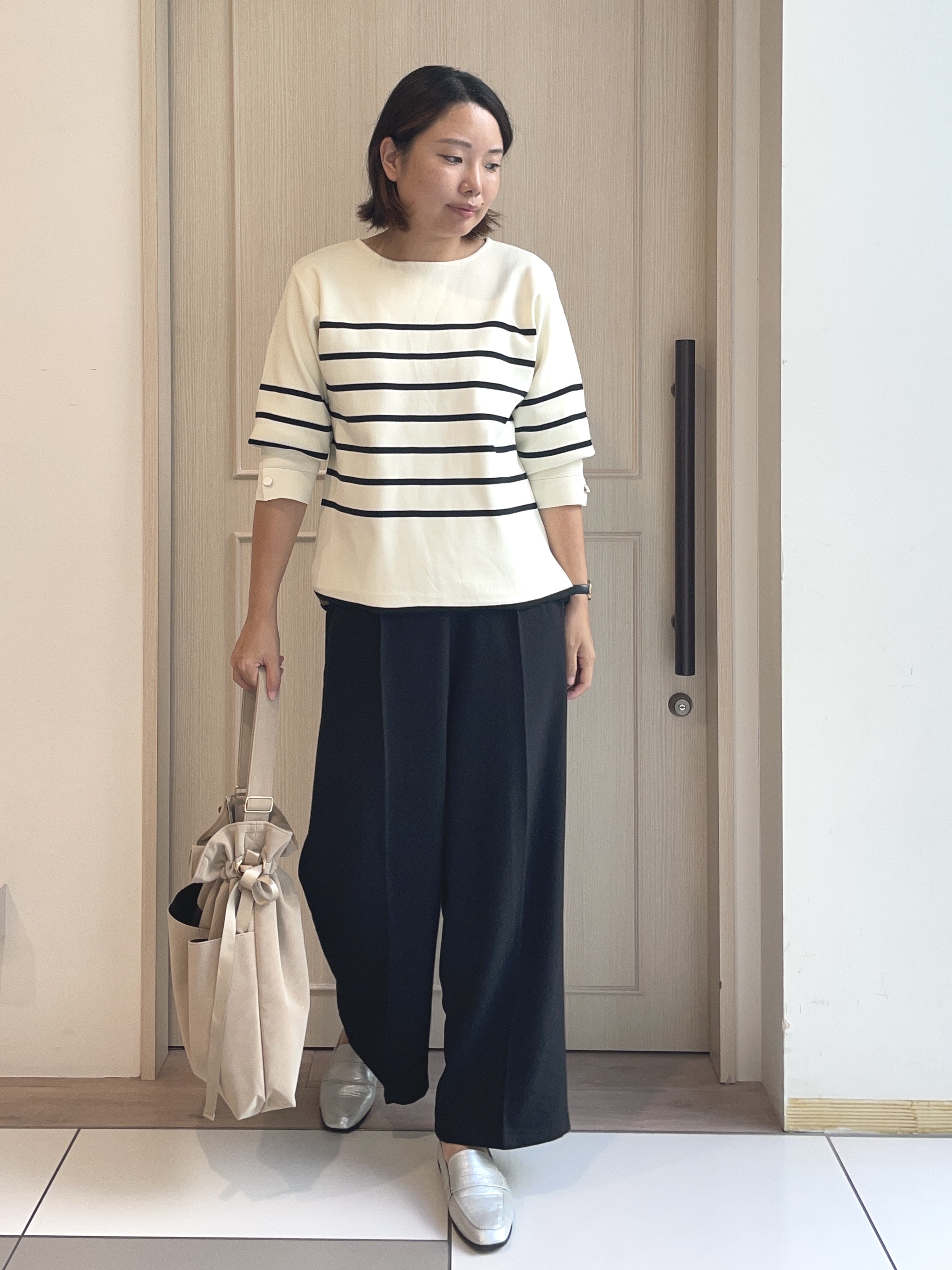 大畠和沙さんの「SHOO･LA･RUE｜【S-LL/撥水】ゴールドパーツで女性らしく ギャザーブルゾン」を使ったコーディネート