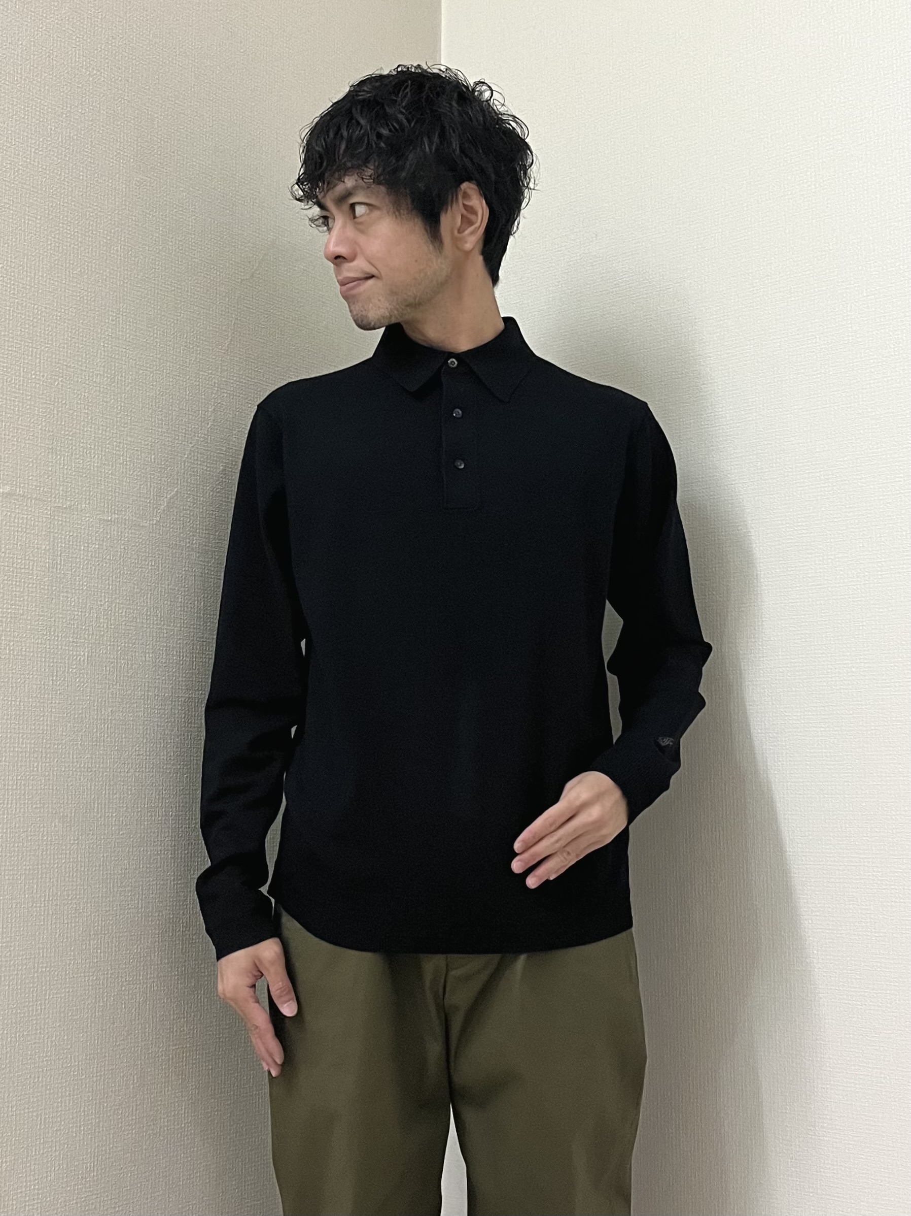 URAさんの「TAKEO KIKUCHI｜レーヨン ニット ポロシャツ」を使ったコーディネート