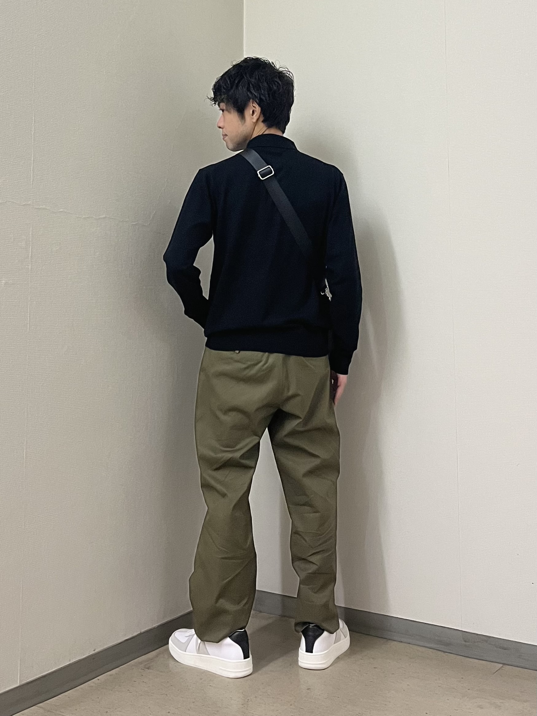 URAさんの「TAKEO KIKUCHI｜レーヨン ニット ポロシャツ」を使ったコーディネート
