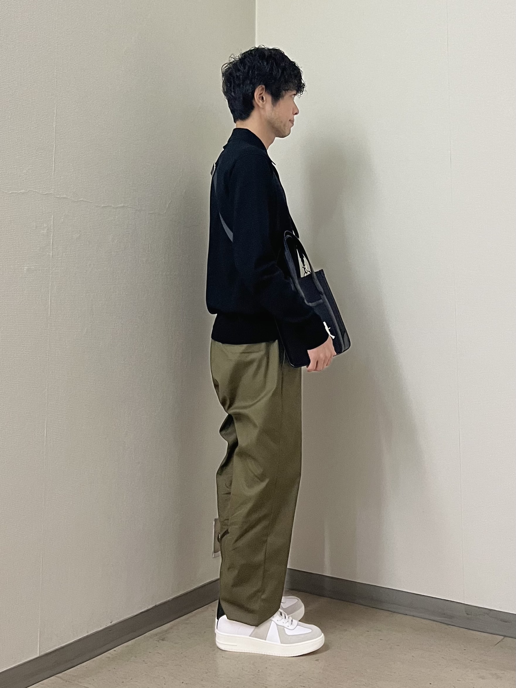 URAさんの「TAKEO KIKUCHI｜レーヨン ニット ポロシャツ」を使ったコーディネート