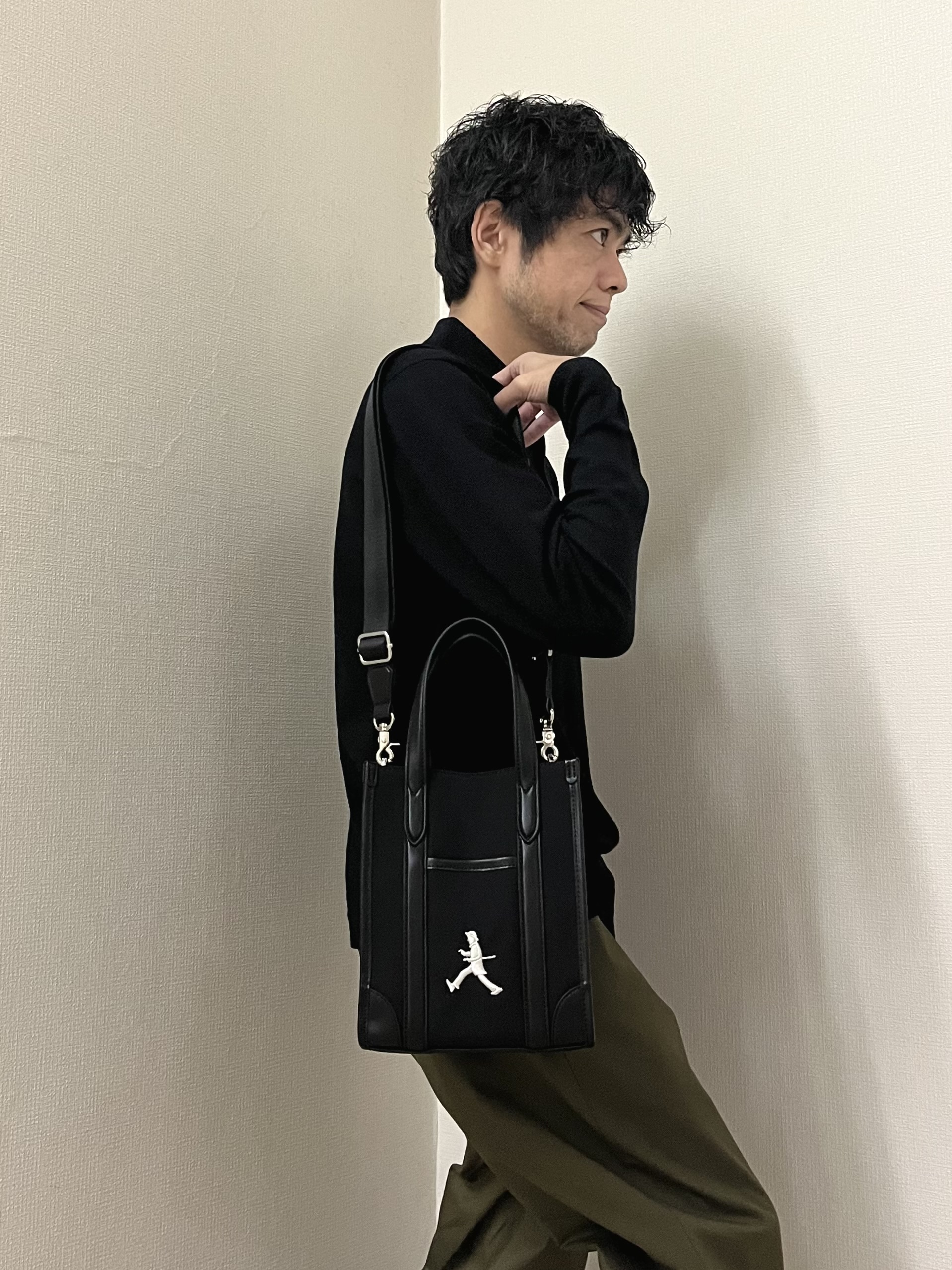 URAさんの「TAKEO KIKUCHI｜レーヨン ニット ポロシャツ」を使ったコーディネート