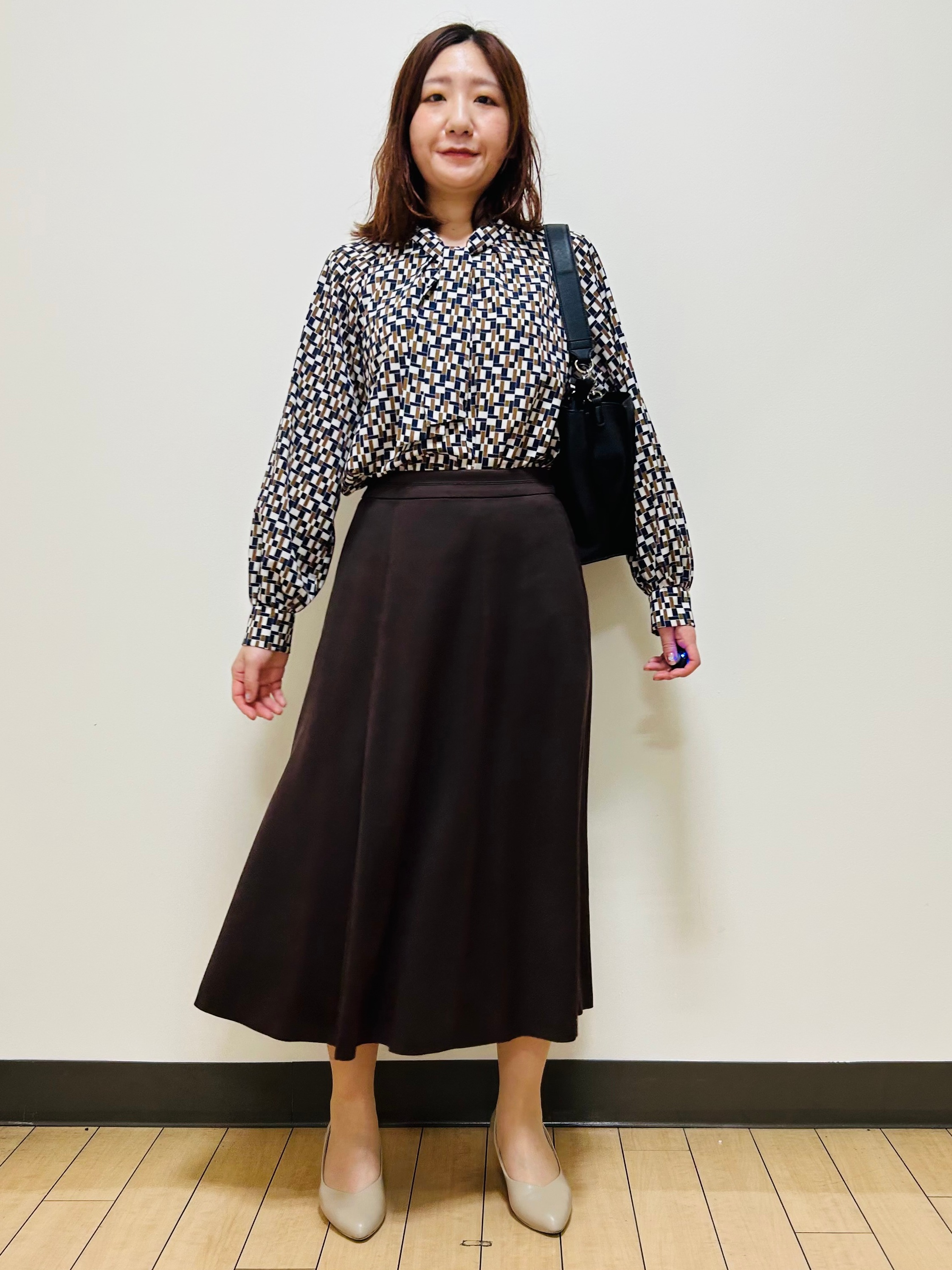 miiiさんの「Reflect｜【SS-4Lサイズ／セットアップ】幾何柄プリント ボウタイデザインブラウス」を使ったコーディネート