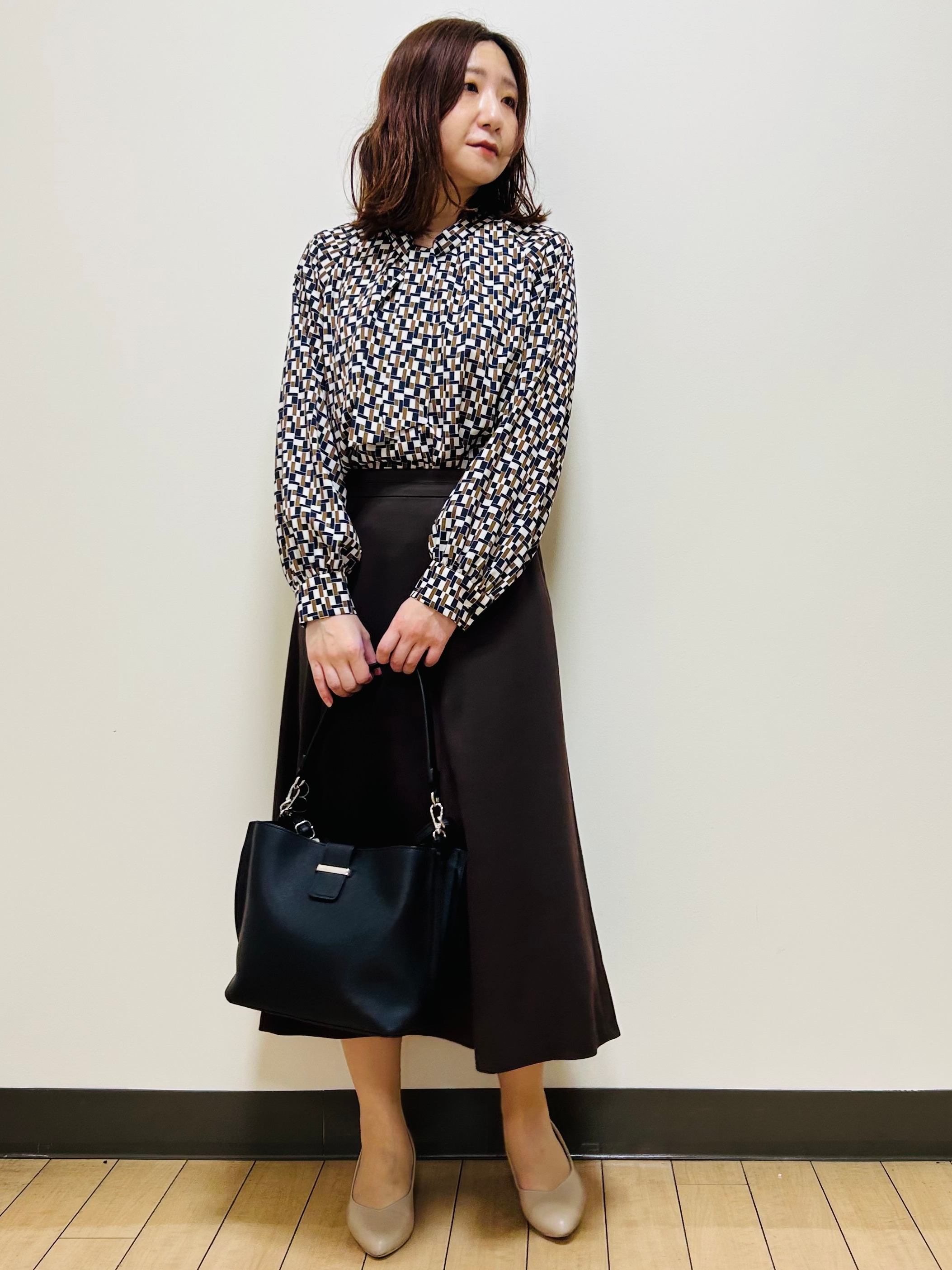 miiiさんの「Reflect｜【SS-4Lサイズ／セットアップ】幾何柄プリント ボウタイデザインブラウス」を使ったコーディネート