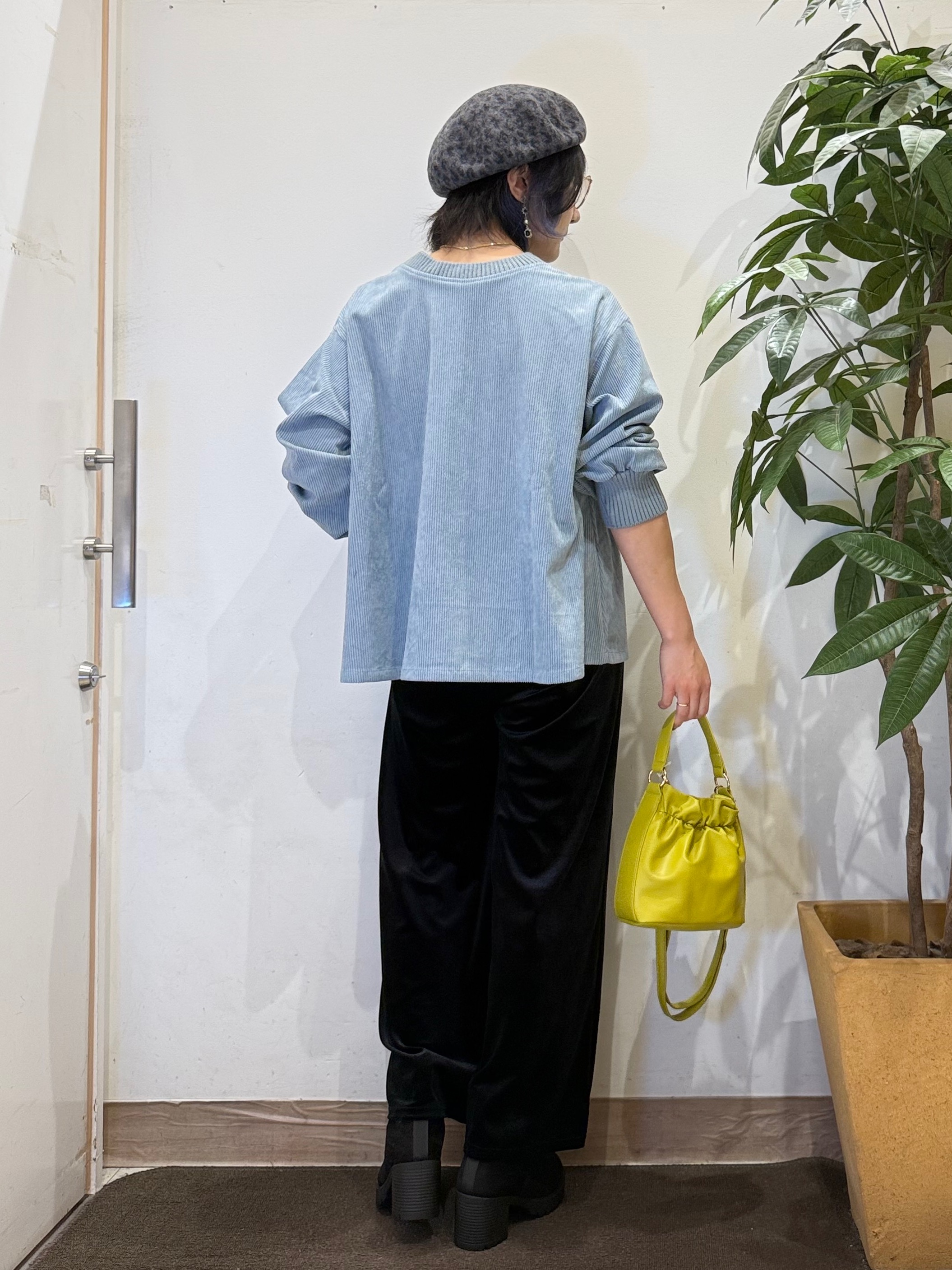 misakiさんの「SHOO･LA･RUE｜【S-LL/洗濯機可/前後2WAY】大人上品にきまる コーデュロイトップス」を使ったコーディネート